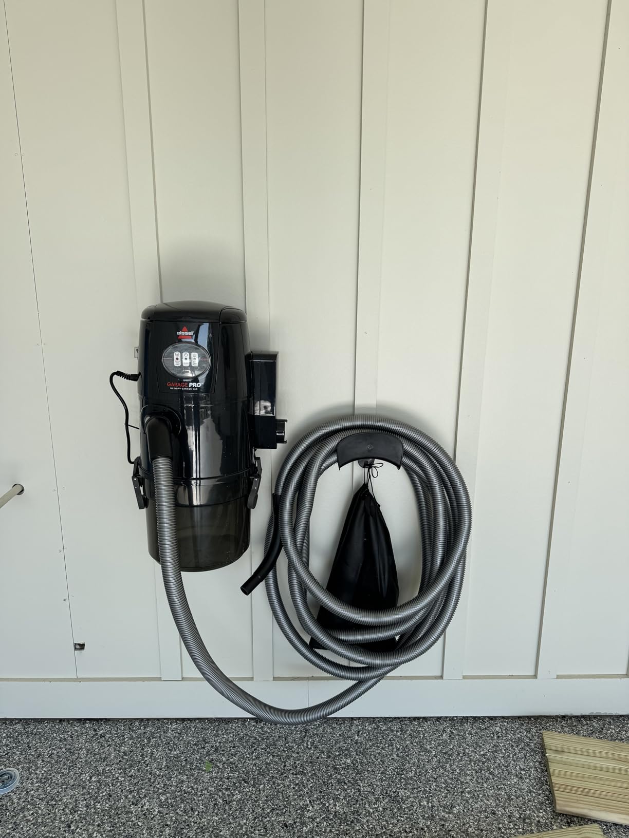 BISSELL Garage Pro Wall-Mounted Wet Dry Car Vacuum/Blower With Auto Tool Kit, 18P03 , Gray customer photo 2