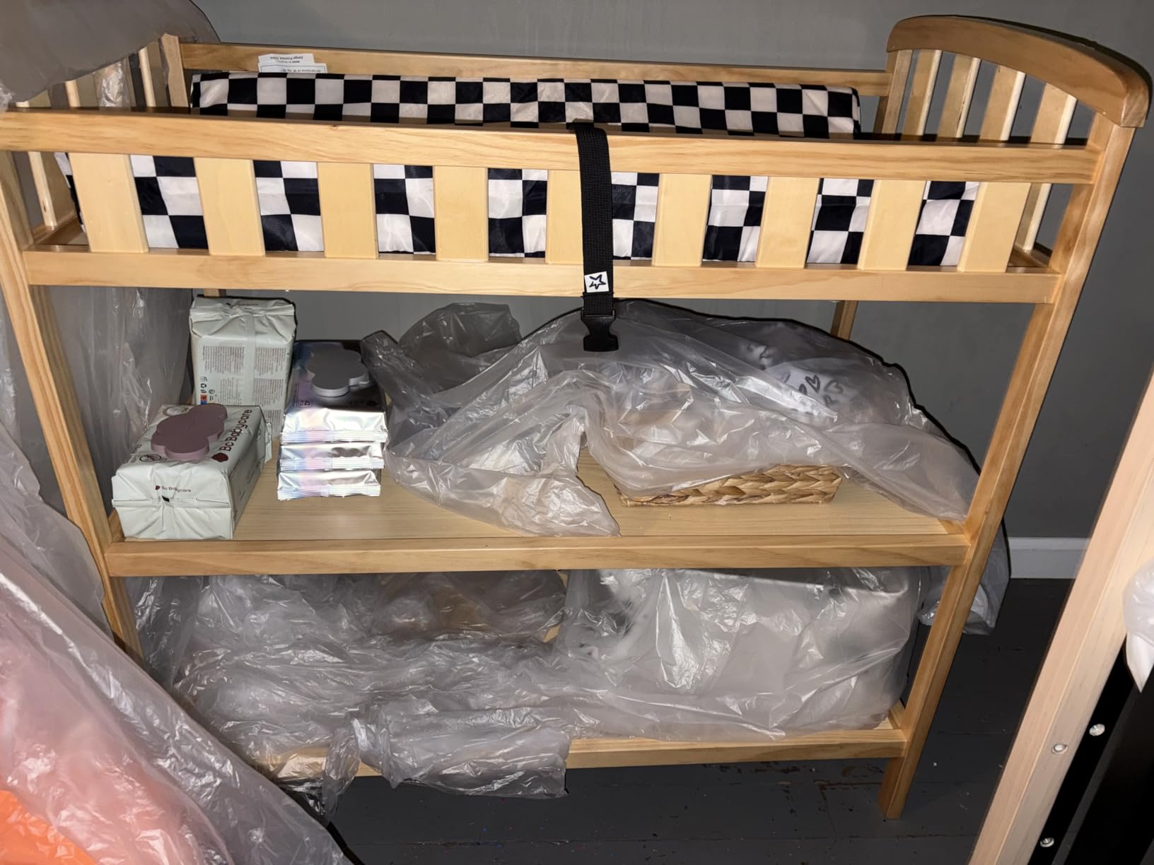Dream On Me Emily Changing Table, Compact and Lightweight, Solid New Zealand Pinewood, Elevated Safety Rails, Two Storage Shelves, Includes Water-Resistant 1