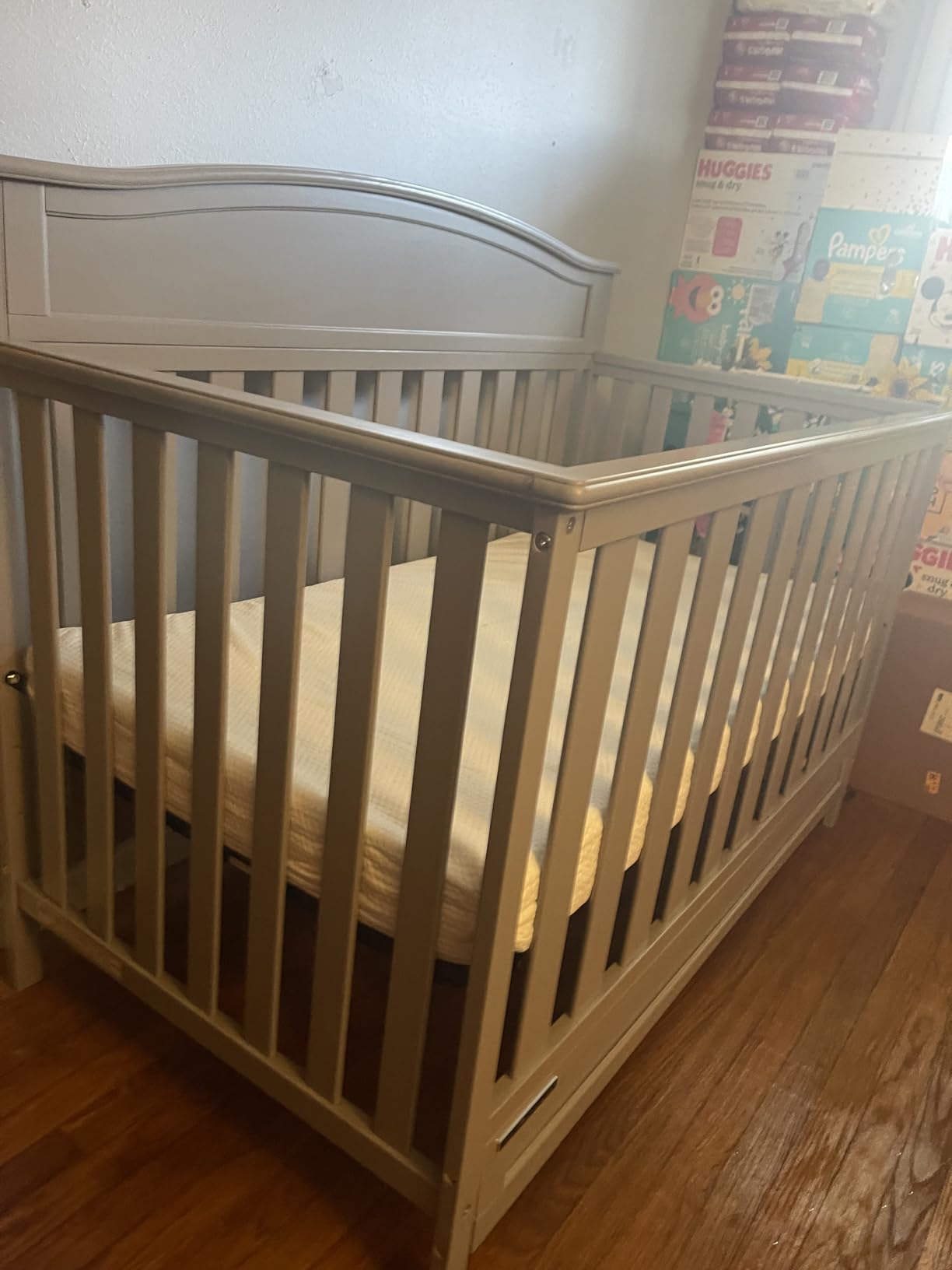 Delta Children Emery 4-in-1 Convertible Baby Crib - Greenguard Gold Certified, White customer photo 2