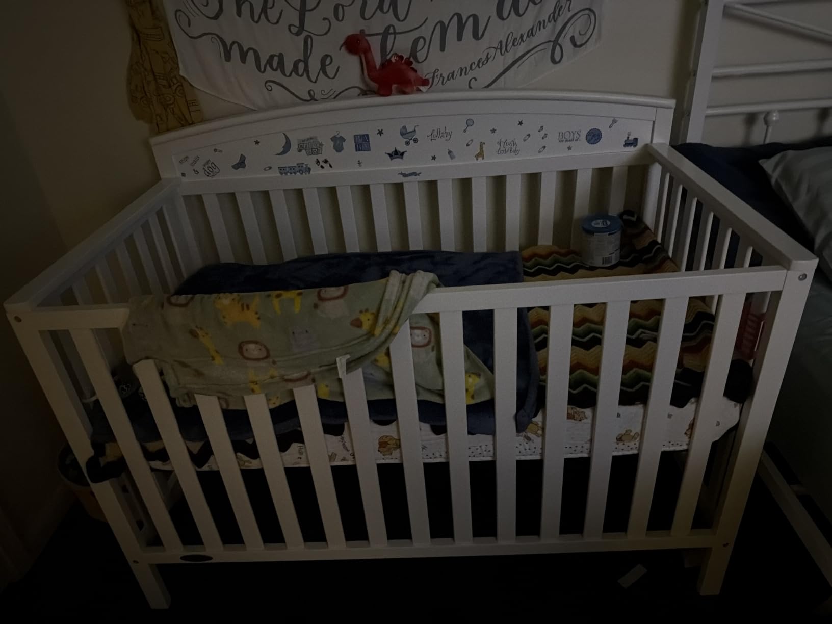 Graco Benton 5-in-1 Convertible Crib - GREENGUARD Gold Certified, Converts from Baby Crib to Toddler Bed, Daybed and Full-Size Bed, White customer photo 1