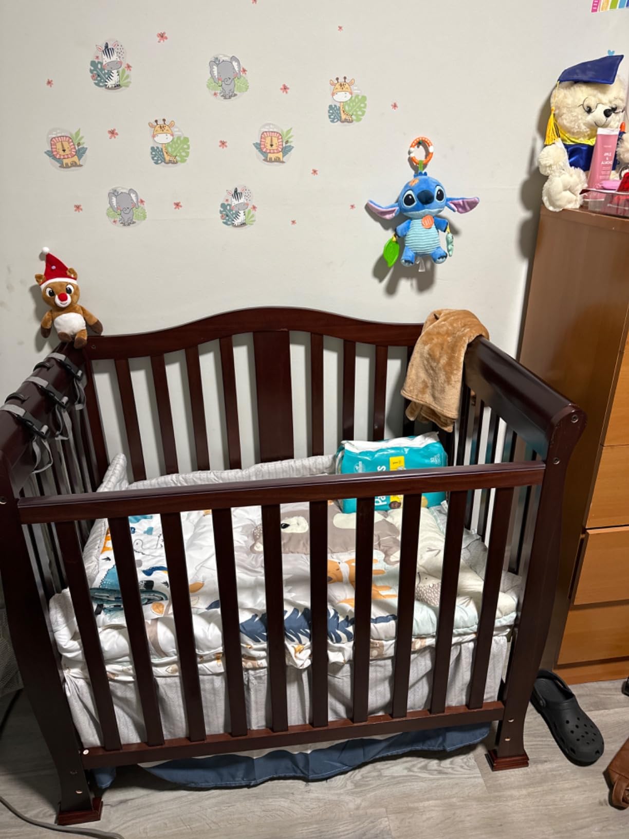 Dream On Me Addison 4-in-1 Convertible Mini Baby Crib in Espresso, GreenGuard Gold & JPMA, Non-Toxic, Pinewood, Converts to Mini Daybed & Twin Bed, 1
