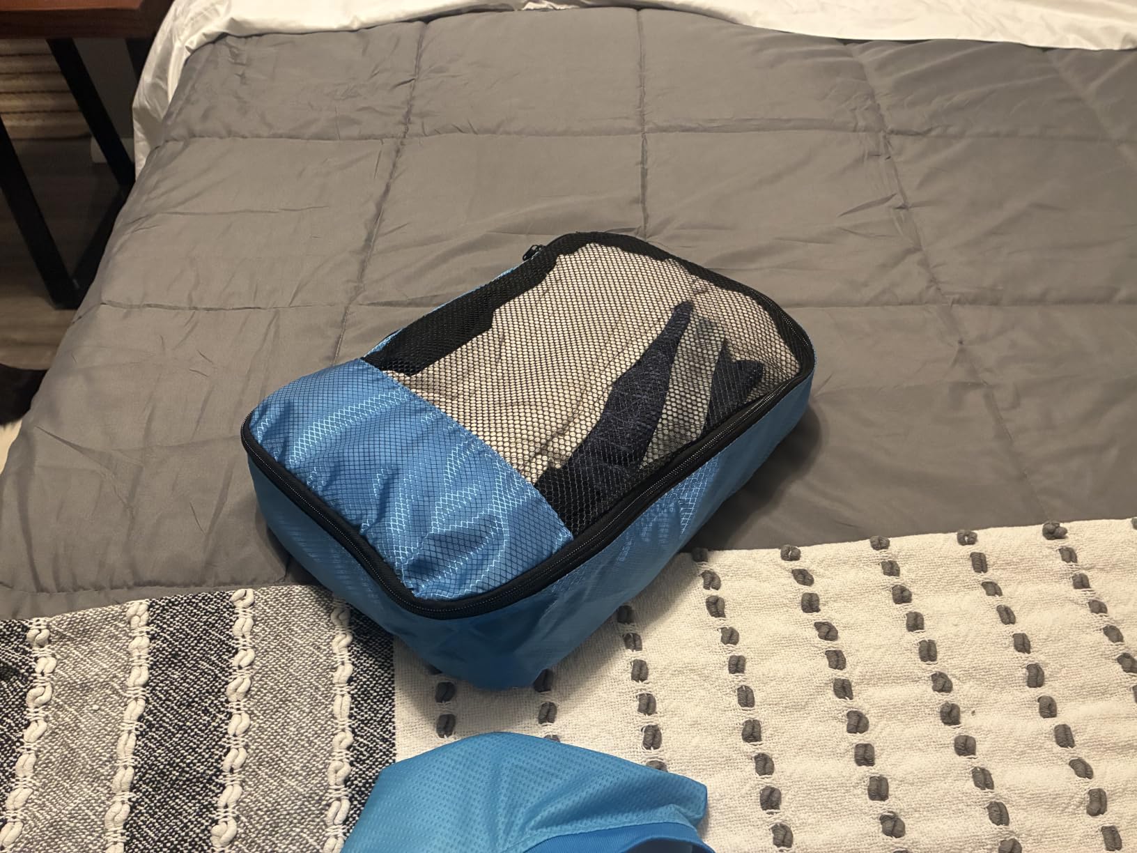 Amazon Essentials 4-Piece Packing Cubes Travel Accessories Set, Luggage Organizer, Suitcase Organizer with Double Zipper, Mesh Top, Space-Saving, Large, Gray (Previously Amazon Basics) customer photo 1