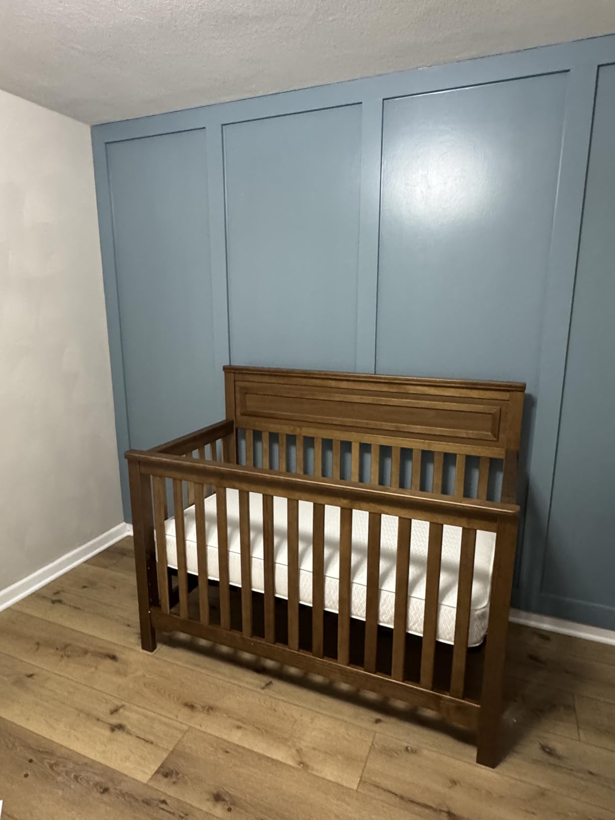 DaVinci Autumn 4-in-1 Convertible Baby Crib, Chestnut | GREENGUARD Certified, Converts to Toddler Bed, Daybed, Full-Size Bed - 4 Adjustable Heights - Conversion Kits Sold Separately customer photo 2