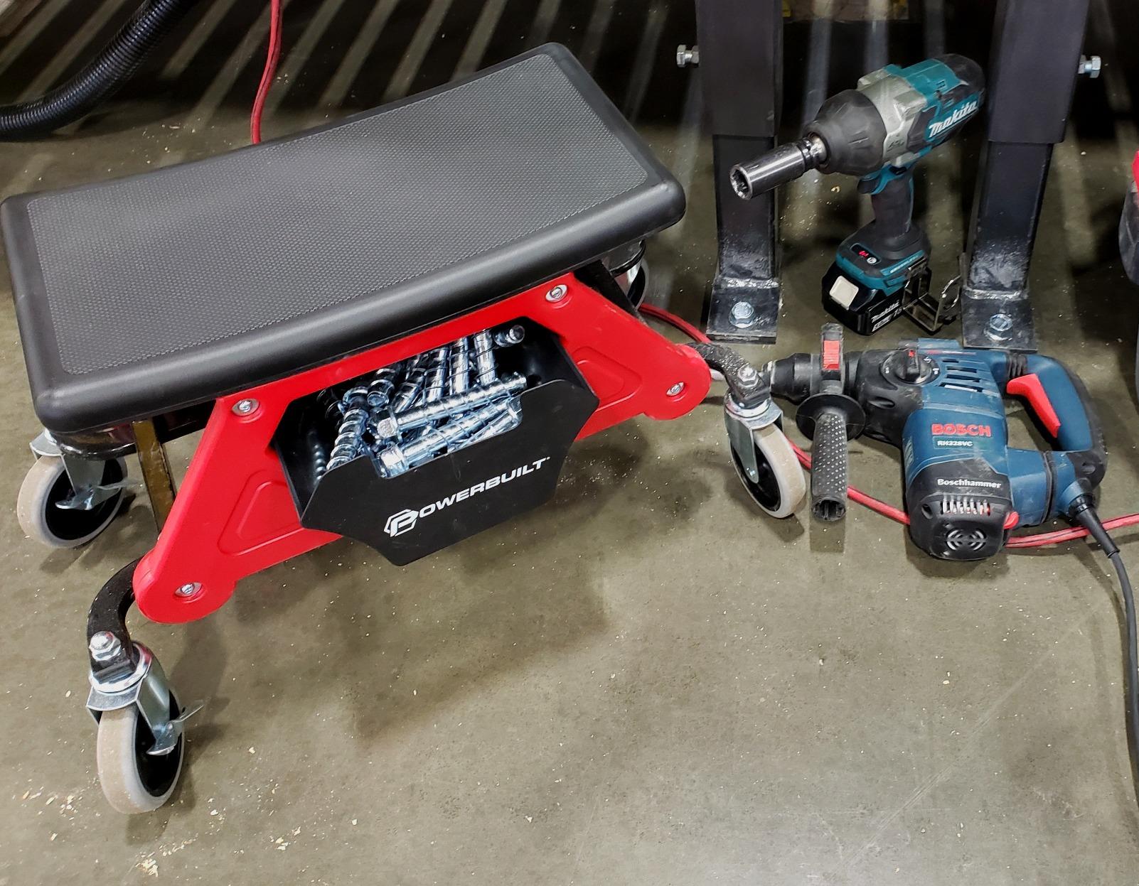 Powerbuilt Heavy Duty Roller Mechanics Seat and Brake Stool with 4-in. Rubber Swivel Casters, Slide Out Tool Trays and Drawer 300 lb. Capacity - 240036 customer photo 1