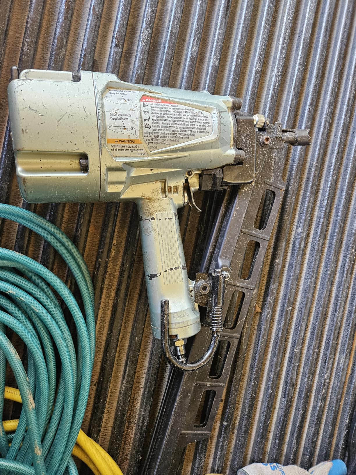 Metabo HPT Framing Nailer, Pro-Preferred Pneumatic Power Nailer & Framing Tool, 21 Degree 2