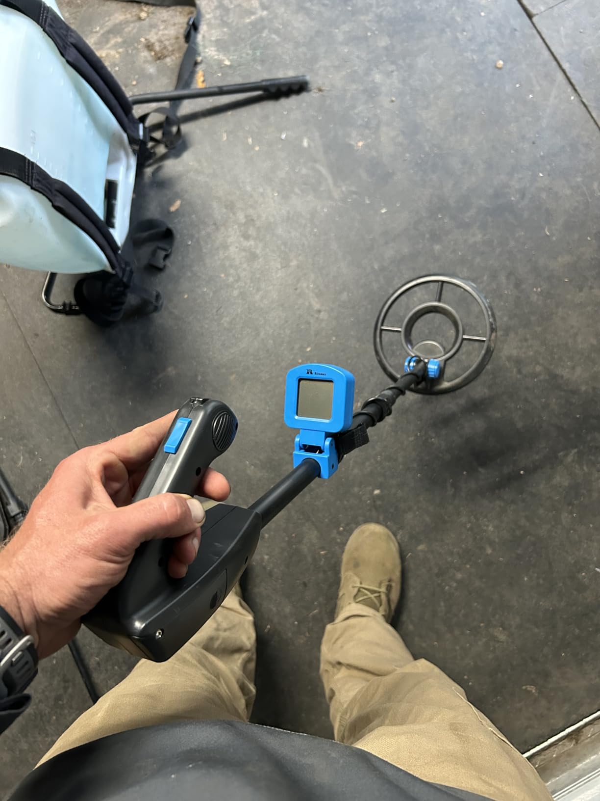 Metal Detector for Kids, Waterproof Kids Metal Detector, 7.4 Inch Search Coil with LCD Display, 24 Inch to 35 Inch Adjustable Stem Buzzer, Vibration Sound, 2 Pounds Lightweight Easy to Use customer photo 2