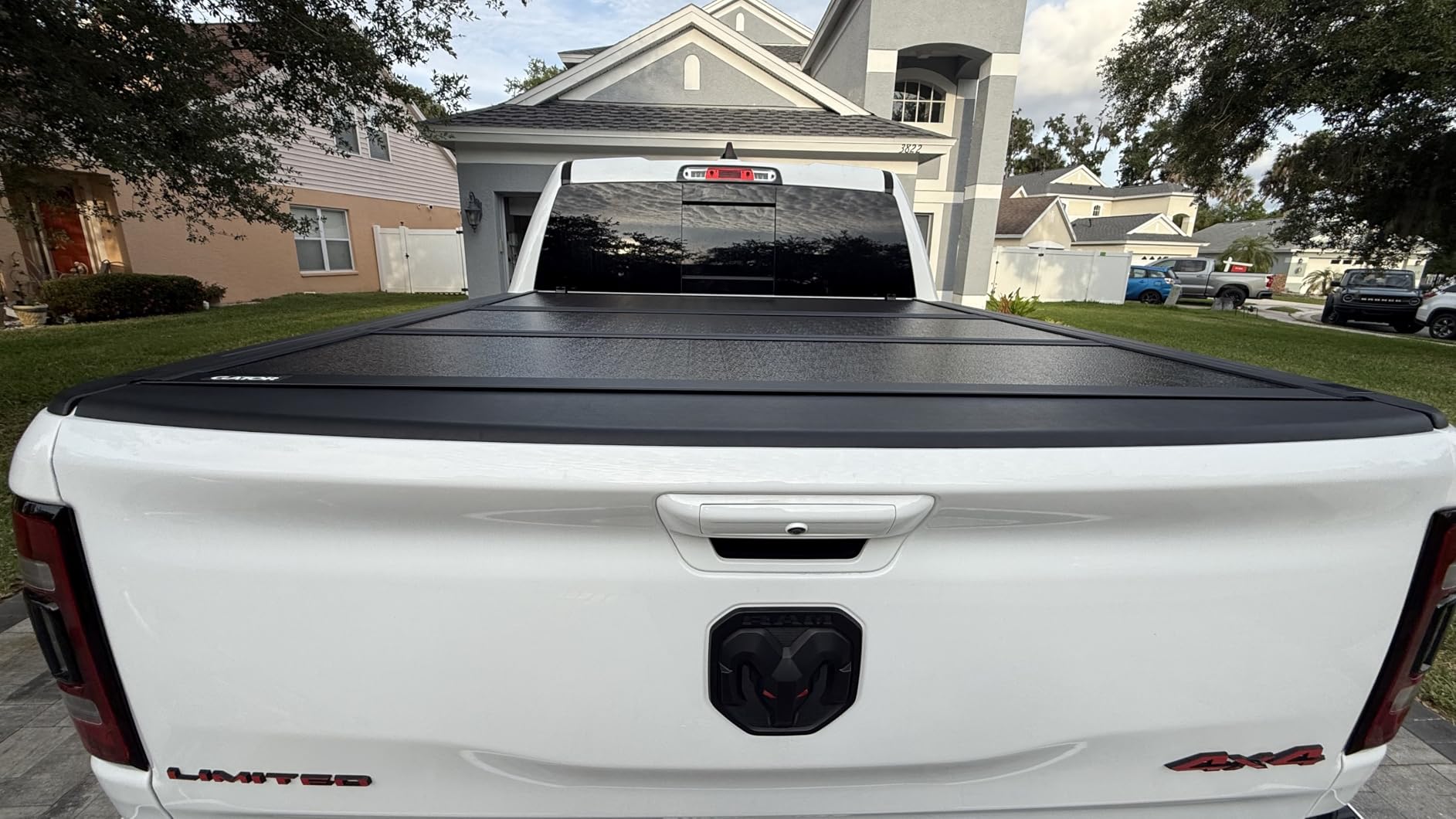 Gator EFX Hard Tri-Fold Truck Bed Tonneau Cover - Heavy-Duty Truck Bed Protection - Durable Aluminum Panels - Hard Folding Tonneau Cover - 2019-2026 Dodge Ram 1500 - 5'7