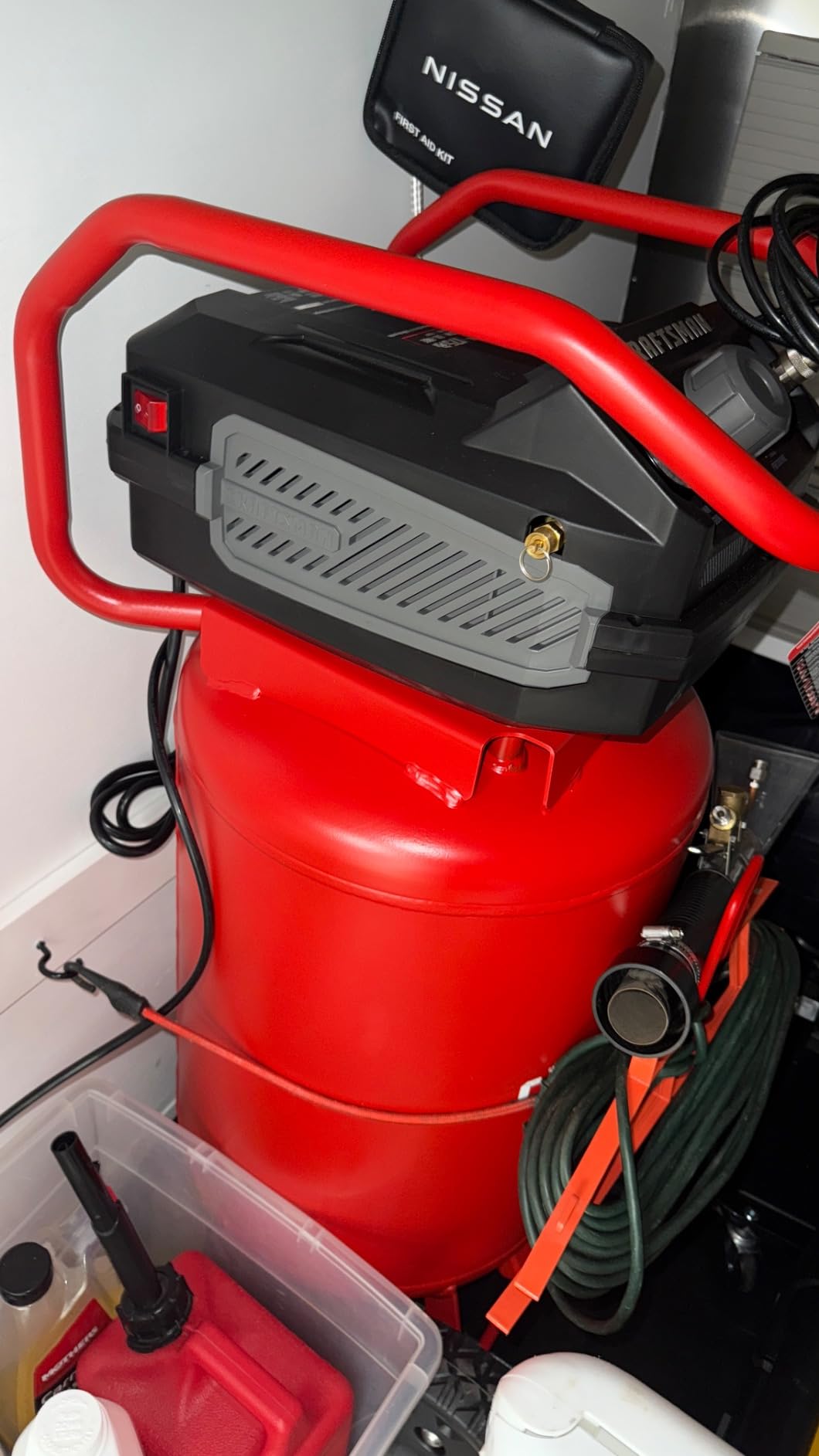 Craftsman Air Compressor, 20 Gallon Oil-Free 1.8 HP Max 175 PSI Pressure Two Quick Couplers Big Capacity (CMXECXA0232043) customer photo 1
