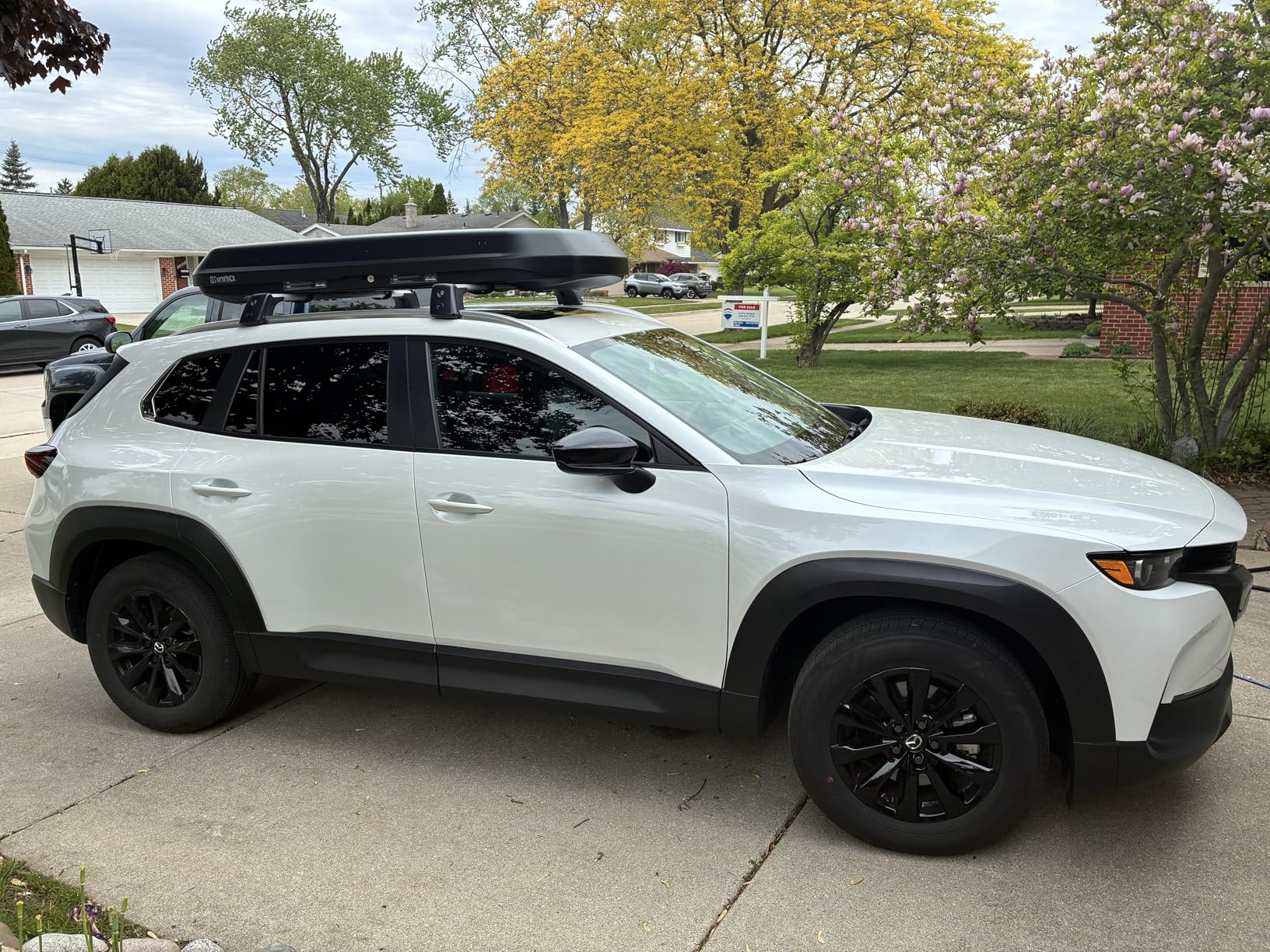 INNO ROOF Box 320 Matte Black 9cu ft, Cargo Box, Low Profile, Cargo Box, Dual-Side Opening with Locks, Made in Japan, Compatible with Aero & Square Bars, for SUVs, Wagons, EVs, Trucks, Cars customer photo 1