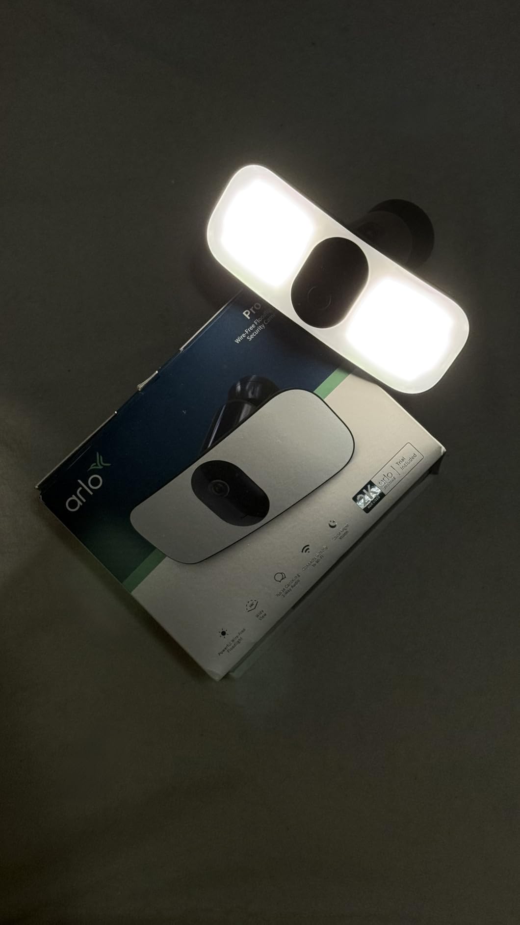 Floodlight Security Camera Wireless Outdoor 2K No Wiring - Arlo Pro 3, Rechargeable Battery, WiFi, Up to 3000 Lumens LED, Person & Vehicle Recognition, Package Detection, Color Night Vision, White customer photo 1