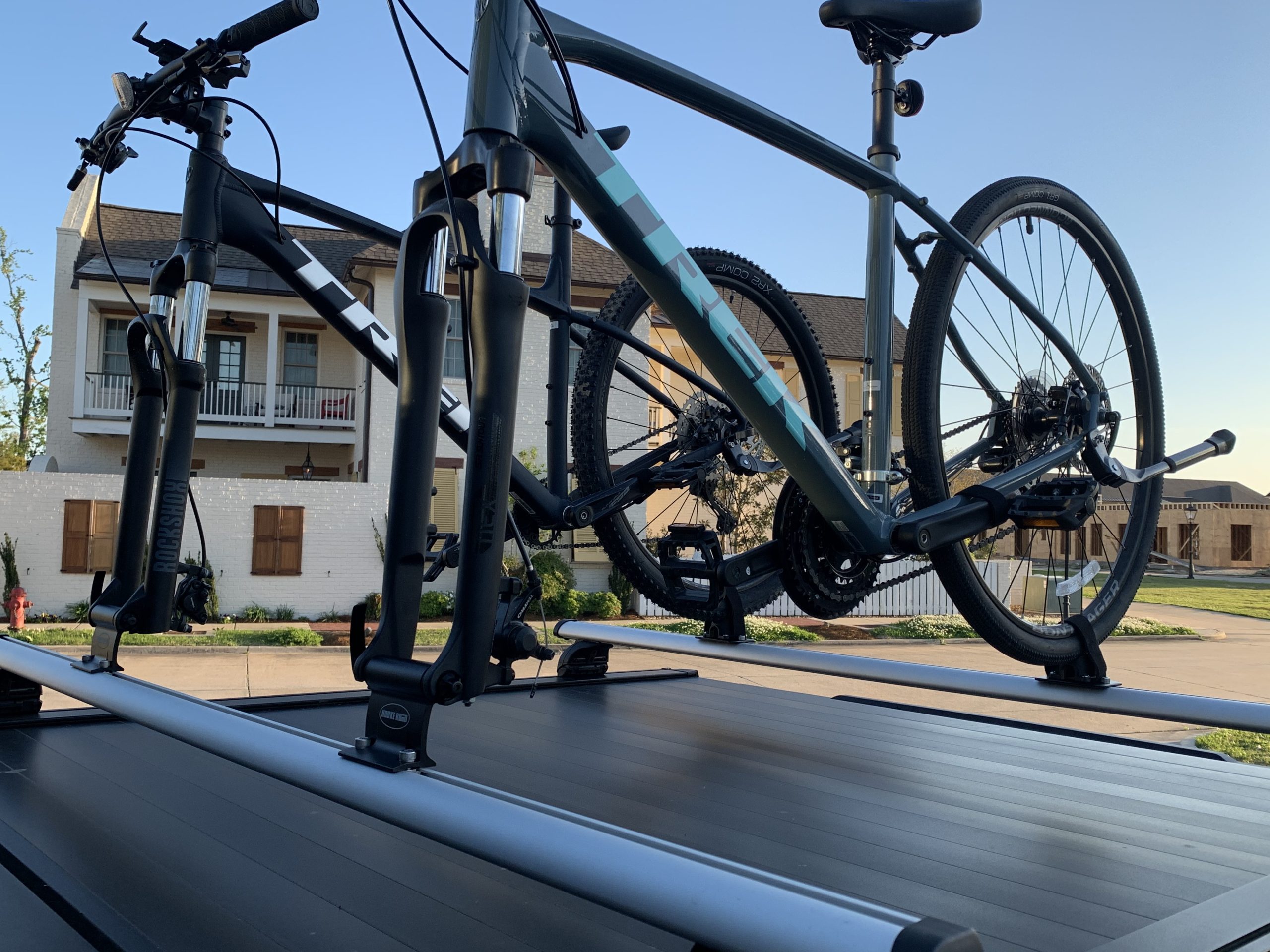 Hooke Road Universal Bike Car Carrier Quick-Release Alloy Fork Lock Alloy Bed | Roof Mount Rack for 1 Bike - Cross Bars not Included customer photo 1