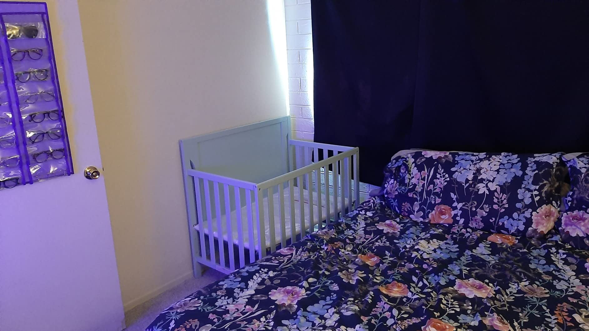 Dream On Me Bellport 4-in-1 Convertible Mini Baby Crib, Compact Design in Safari Green, GreenGuard Gold & BSA, Non-Toxic, Pinewood, Converts to Mini Daybed & Twin Bed, 1
