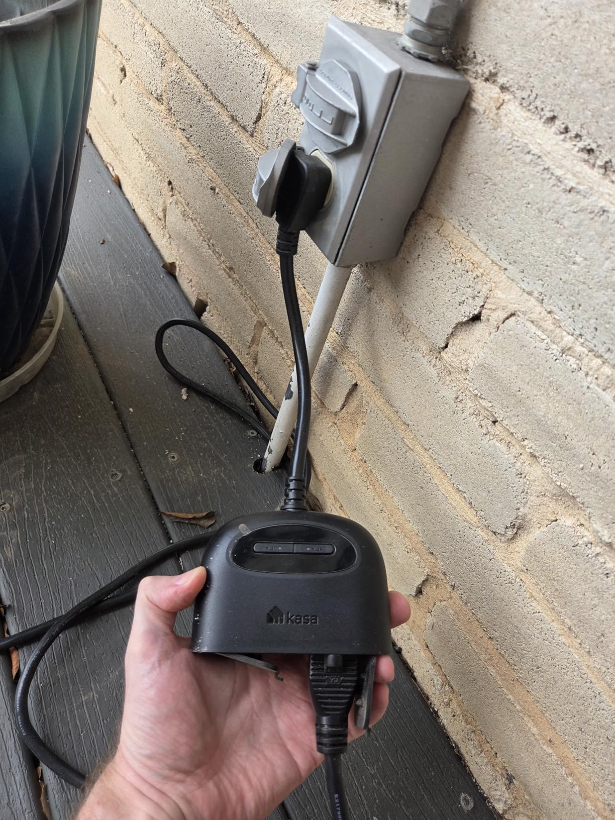 Kasa Outdoor Smart Plug, Smart Home Wi-Fi Outlet with 2 Sockets, IP64 Weather Resistance, Compatible with Alexa, Google Home & IFTTT, No Hub Required, ETL Certified(EP40), Black customer photo 1