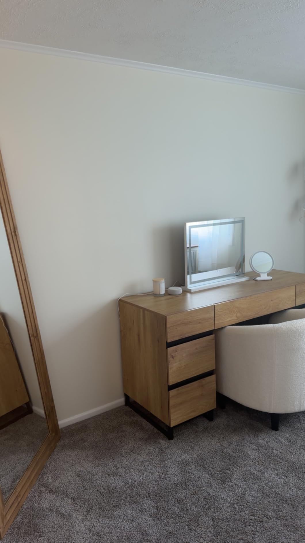 Yaheetech Small 25.5in Wide Sherpa Barrel Accent Chair for Bedroom, Ivory customer photo 1
