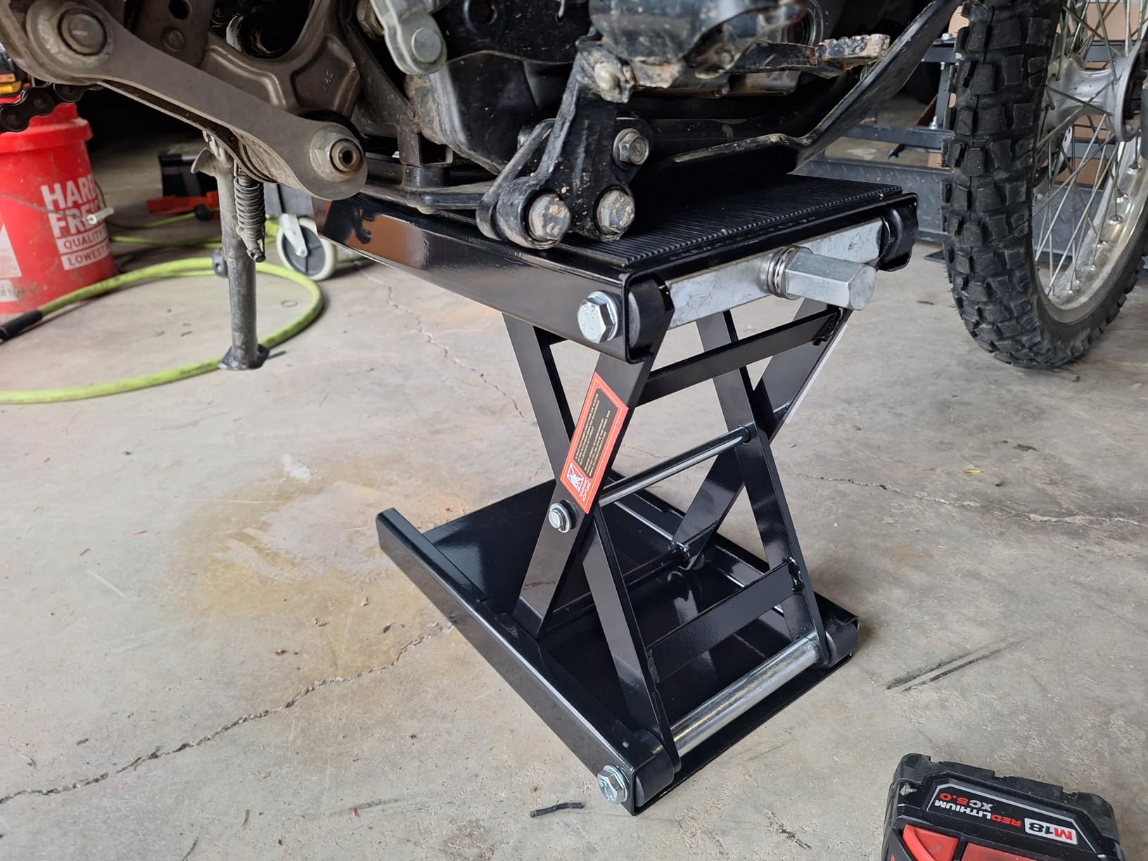 VIVOHOME 1100 LBS Motorcycle Lift Scissor Jack, Wide Deck Hoist Stand, Black customer photo 1