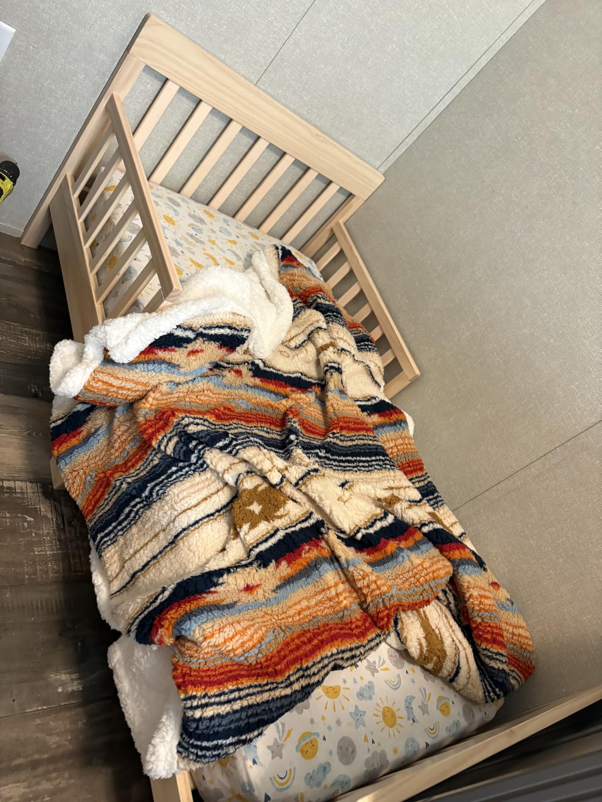 Dream On Me Finn Toddler Bed, GREENGUARD Gold, Pinewood, Vintage White Oak customer photo 1