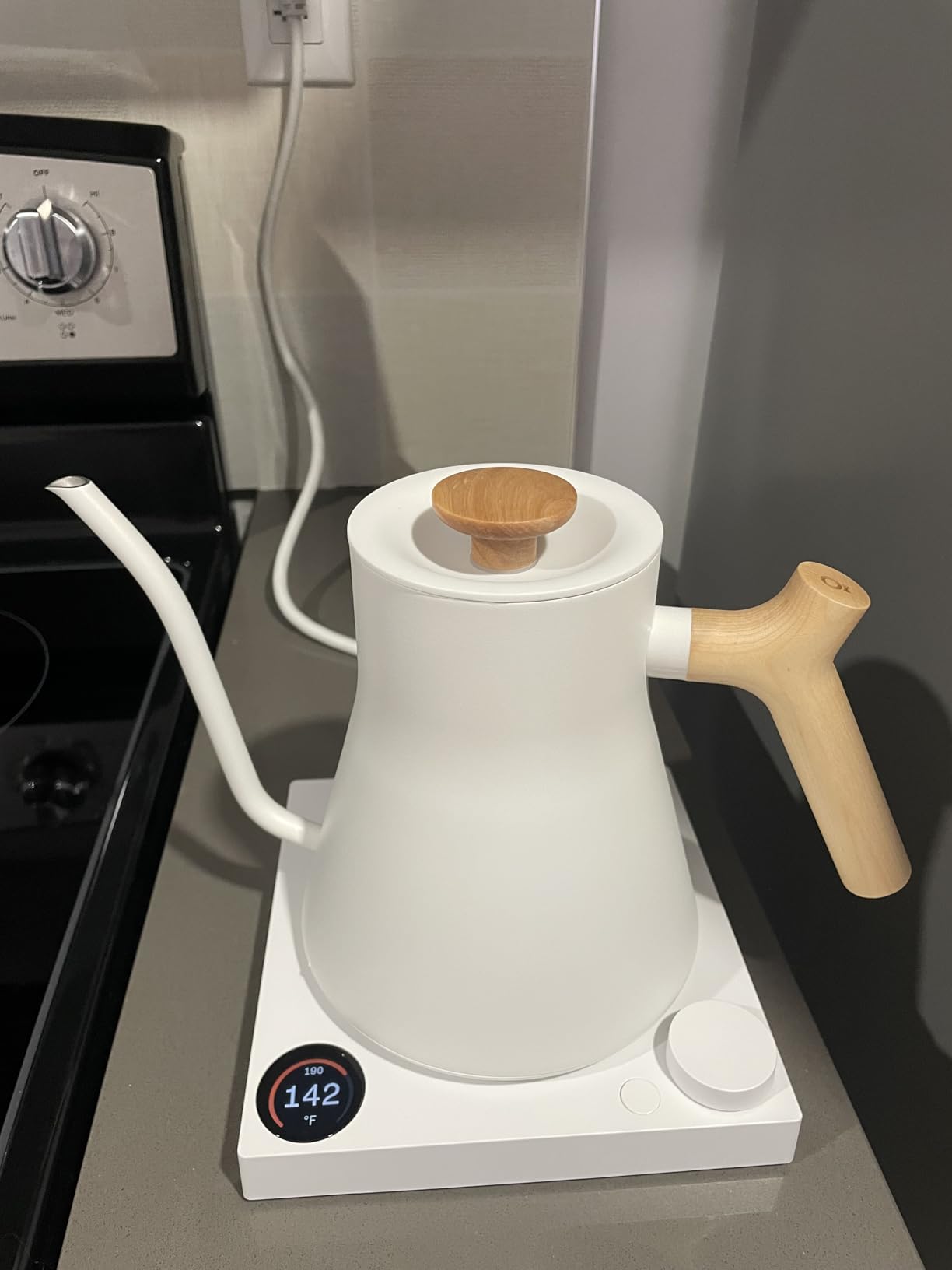 Fellow Stagg EKG Pro Electric Gooseneck Kettle, Precise Temperature Control, Built-in Brew Timer, Matte Black, 0.9L customer photo 2