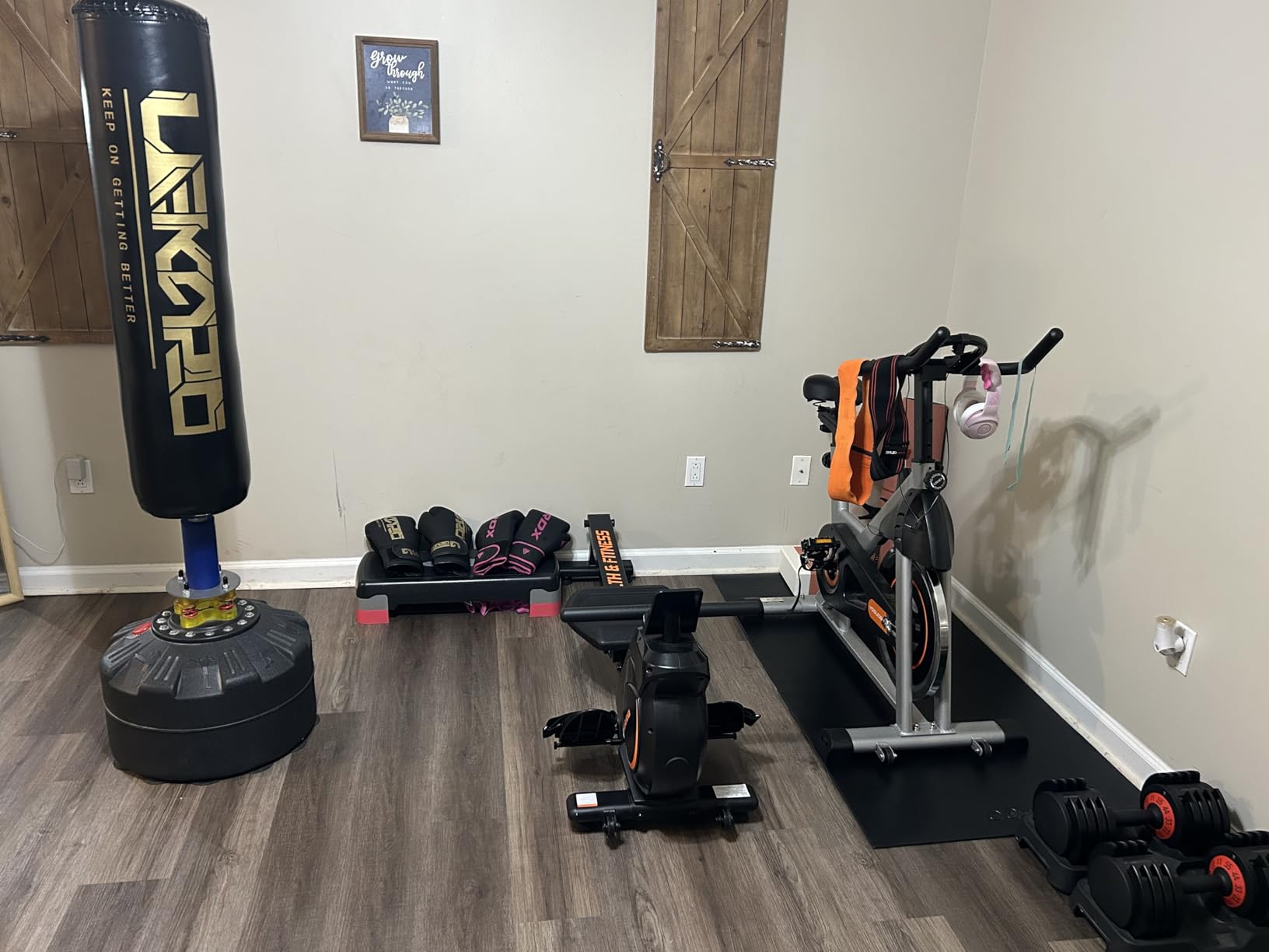 LEKÄRO Freestanding Punching Bag with Boxing Gloves, Heavy Boxing Bag with Stand for Adult Kids customer photo 1