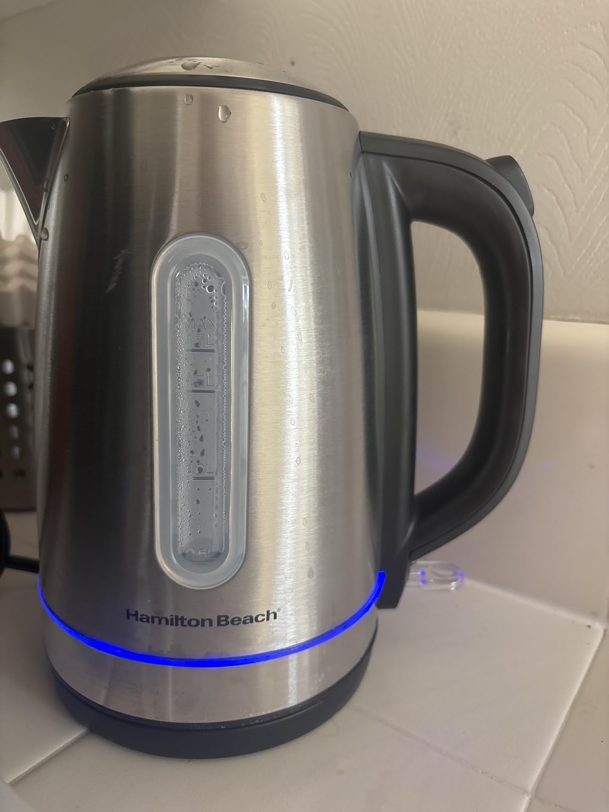 Hamilton Beach Electric Tea Kettle, Water Boiler & Heater, 1.7 Liter, Cordless Serving, 1500 Watts for Fast Boiling, Auto-Shutoff and Boil-Dry Protection, Stainless Steel with LED Light Ring (41037) customer photo 1