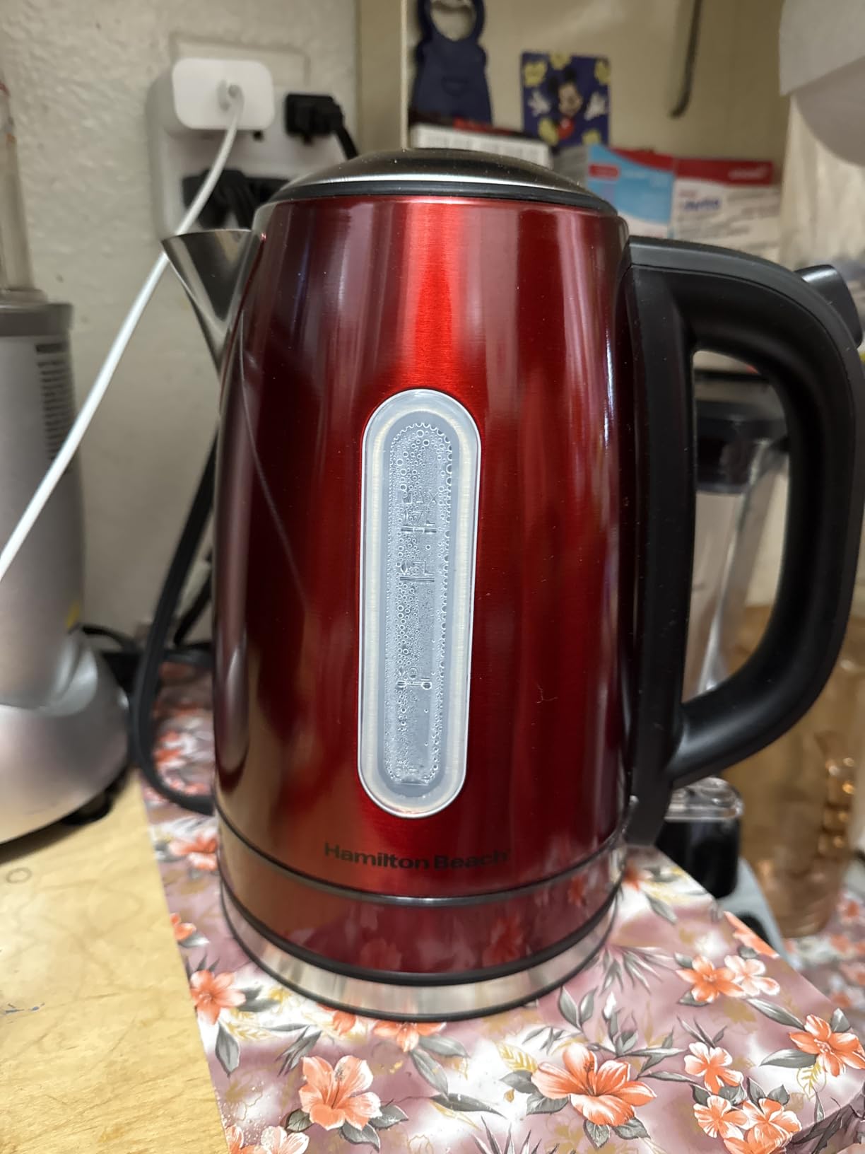 Hamilton Beach Electric Tea Kettle, Water Boiler & Heater, 1.7 Liter, Cordless Serving, 1500 Watts for Fast Boiling, Auto-Shutoff and Boil-Dry Protection, Stainless Steel with LED Light Ring (41037) customer photo 2