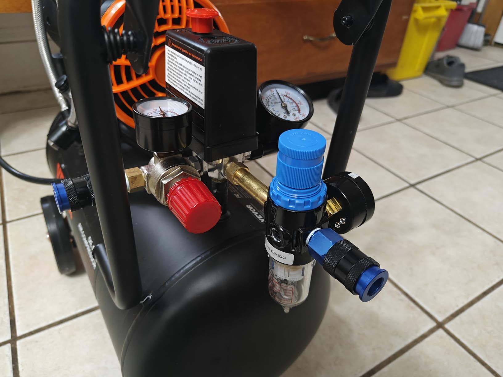 VEVOR 6.3 Gallon Air Compressor, 2 HP 3.35 CFM@90PSI with Max 116PSI Pressure, Oil Free Compressor Tank for Auto Repair, Tire Inflation, Spray Painting, Woodwork Nailing customer photo 1