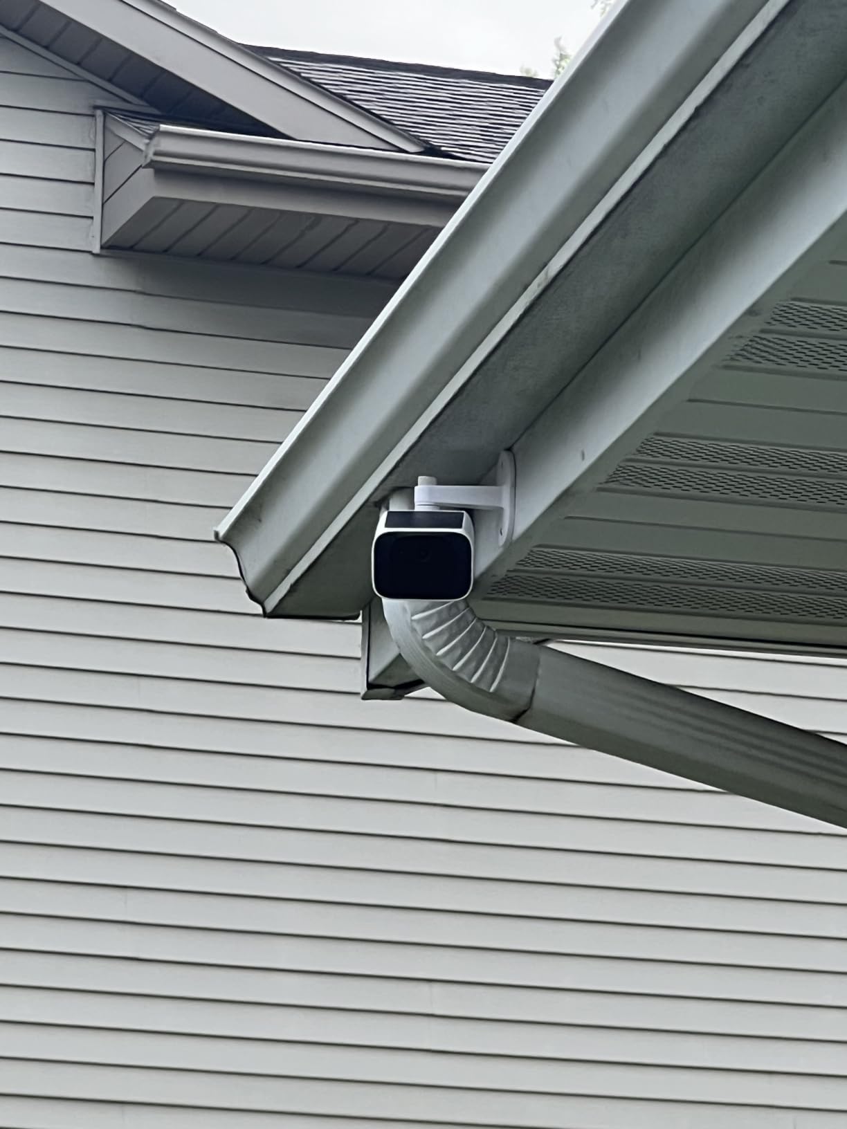 eufy Security SoloCam S220, Solar Security Camera, 2K Resolution, Continuous Power, Built-in 8GB, No Subscription customer photo 2