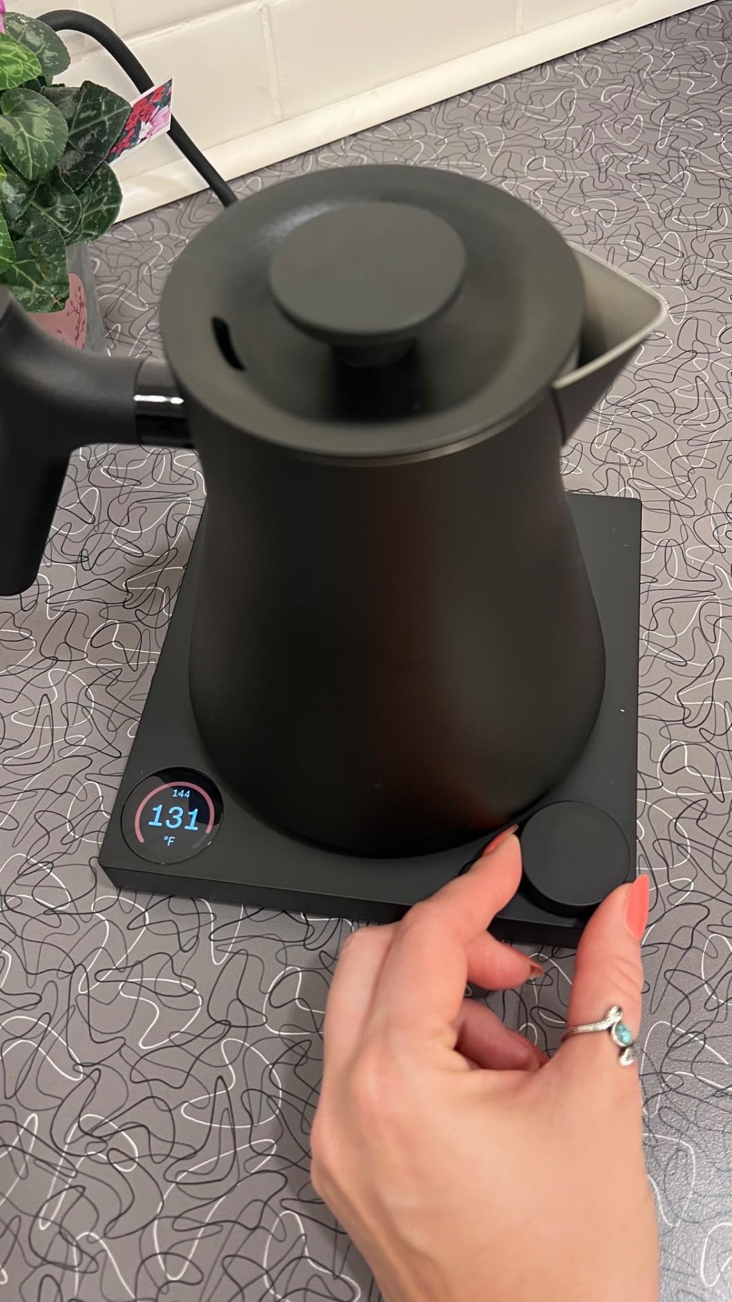 Fellow Corvo EKG Pro Electric Tea Kettle, Precise Temperature Control, Scheduling, Built-in Brew Timer, Matte Black, 0.9L customer photo 2