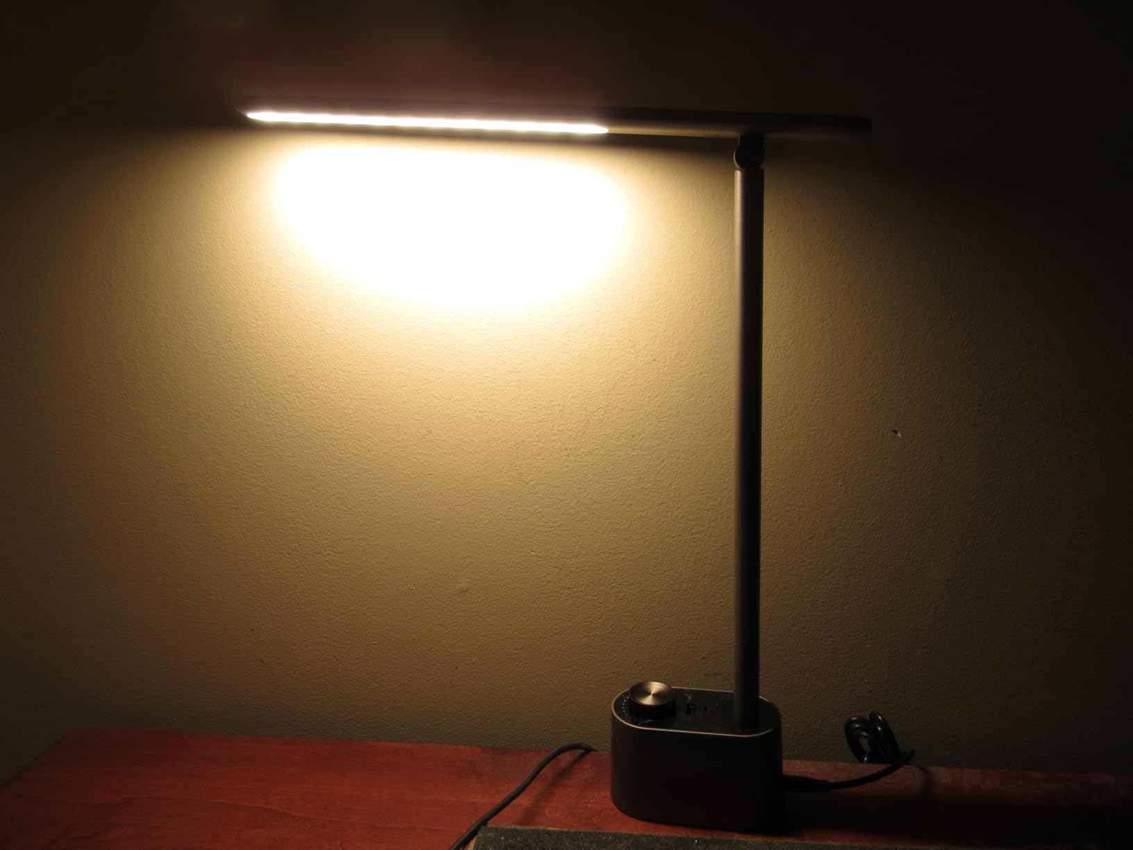 Honeywell HWT-H01 LED Desk Lamp, Foldable & Stepless Dimmable, Black customer photo 1
