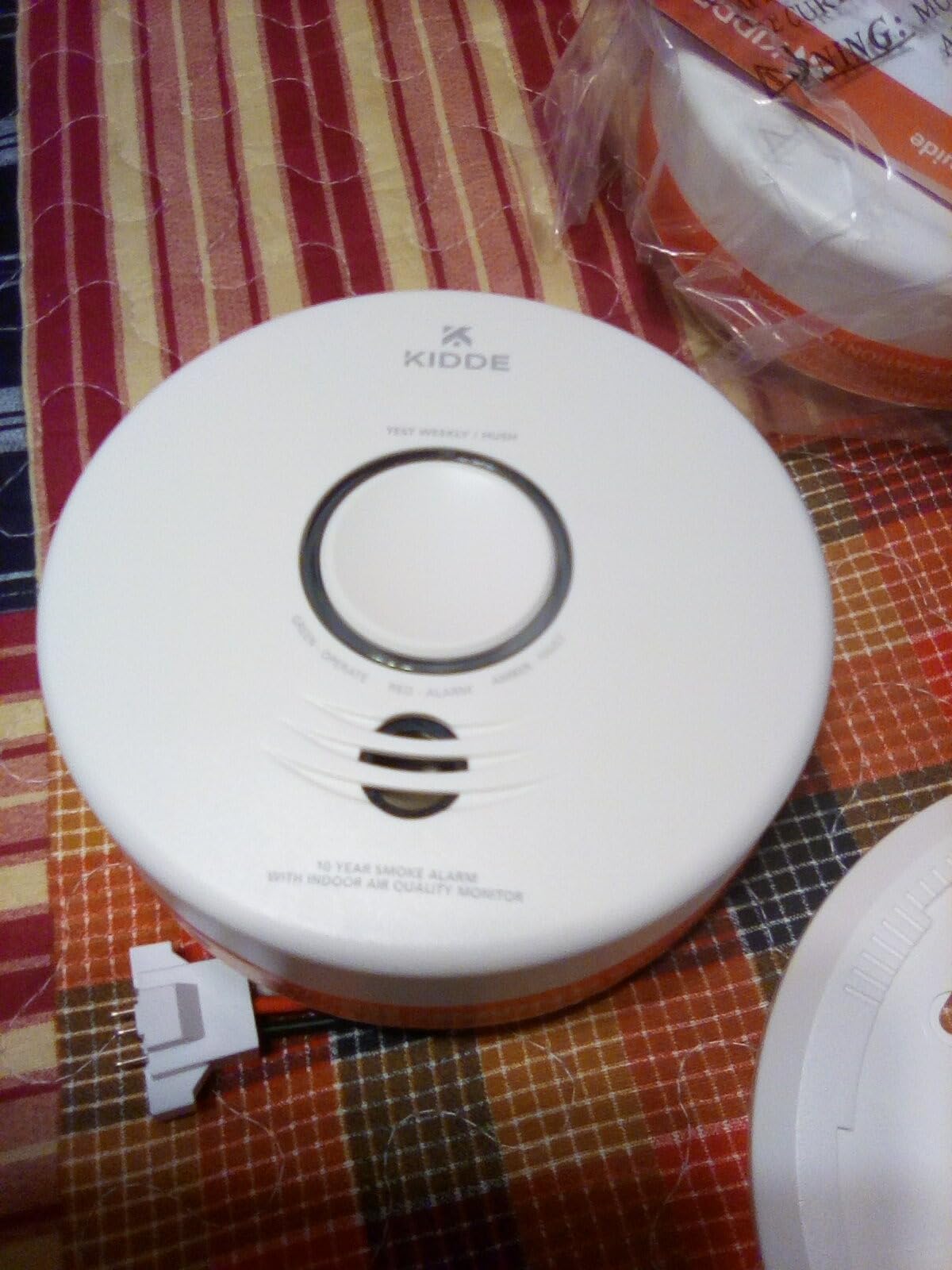 Kidde Smart Smoke Detector & Indoor Air Quality Monitor, WiFi, Alexa Compatible Device, Hardwired w/Battery Backup, Voice & App Alerts, 2 Pack customer photo 1