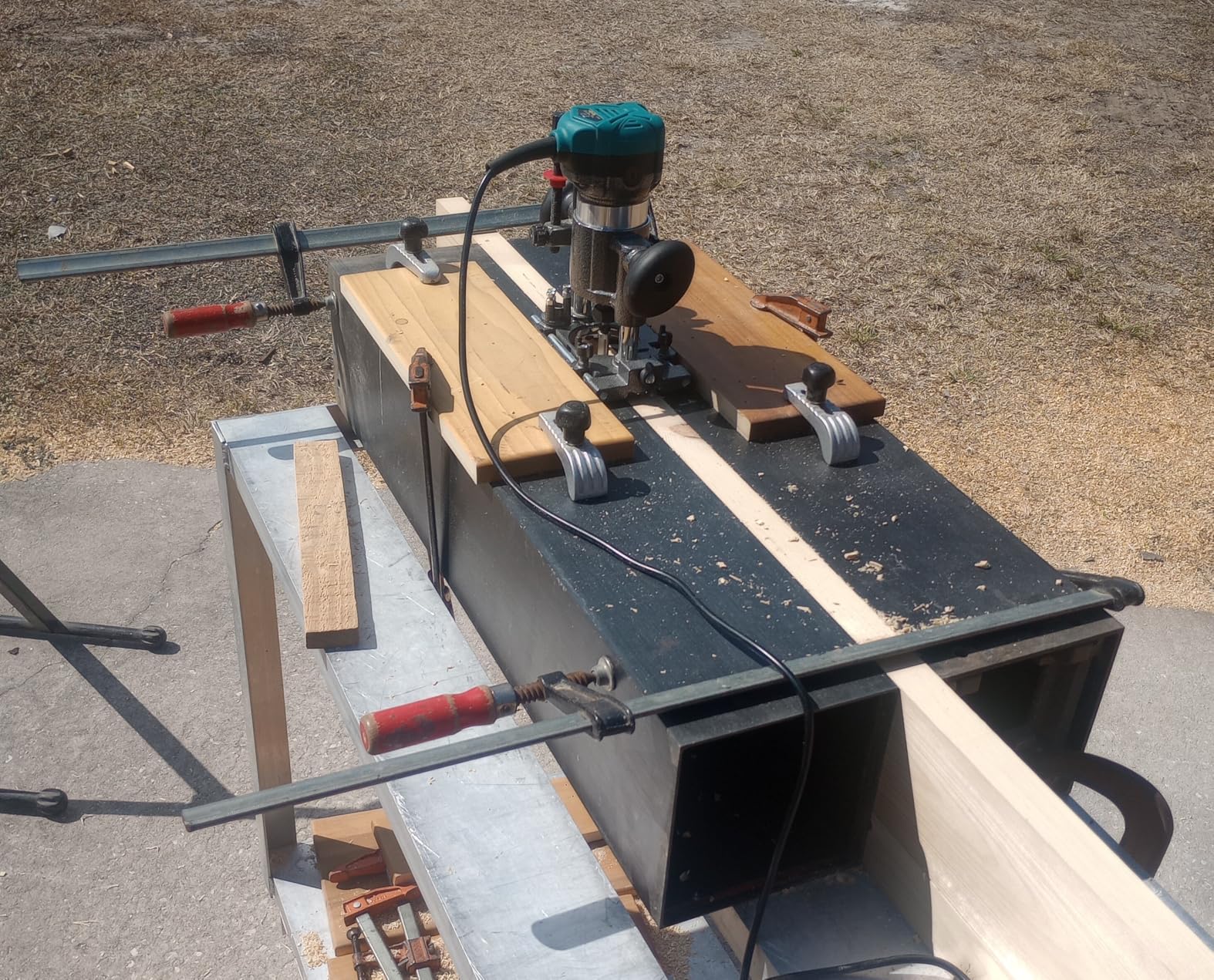 VEVOR Compact Router 1.25HP With Fixed Base, Plunge Base and Tilt Base, Variable Speed Wood Router Kit Max Torque 30,000RPM For Woodworking & Furniture Manufacturing customer photo 1