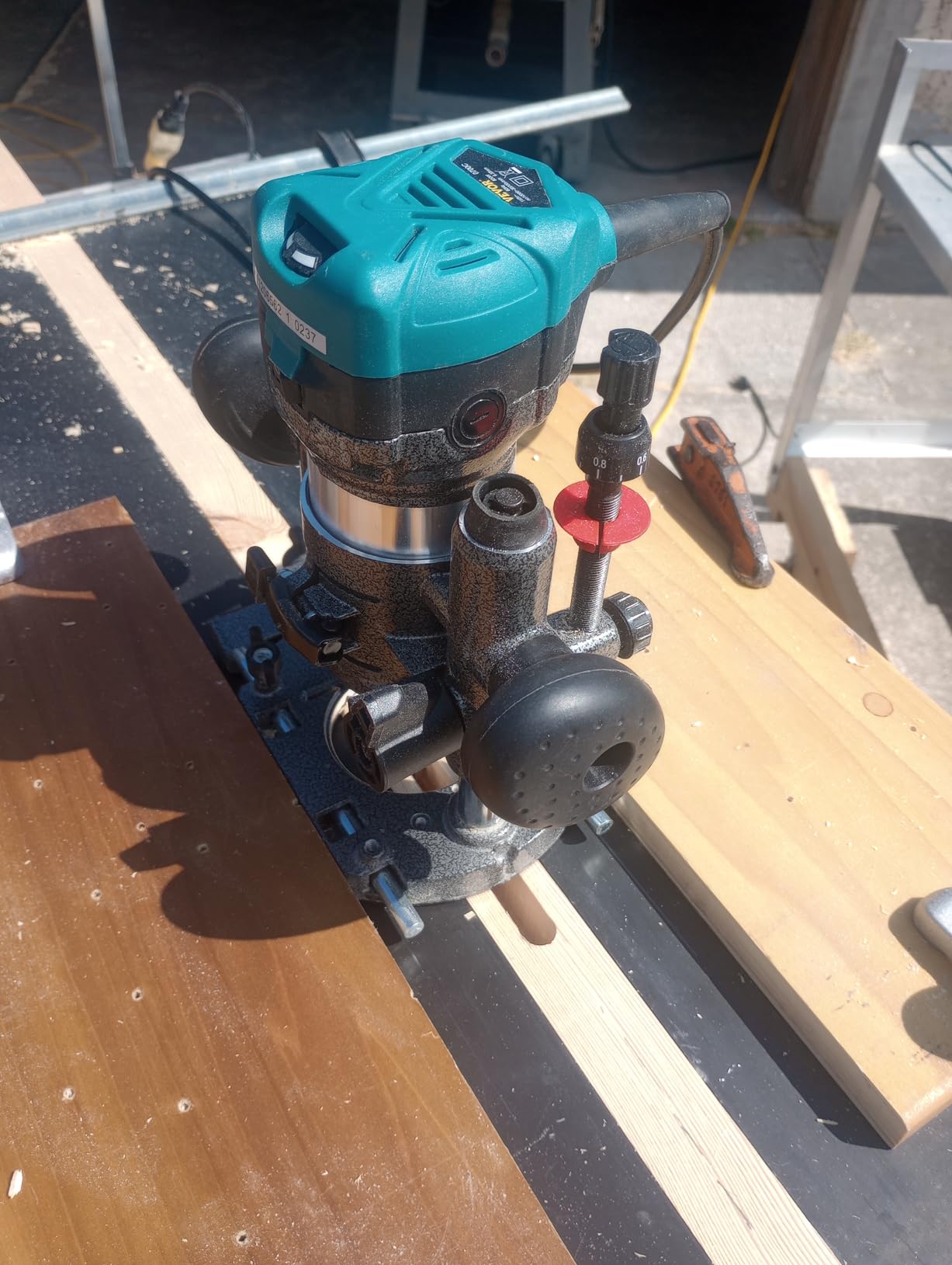 VEVOR Compact Router 1.25HP With Fixed Base, Plunge Base and Tilt Base, Variable Speed Wood Router Kit Max Torque 30,000RPM For Woodworking & Furniture Manufacturing customer photo 2