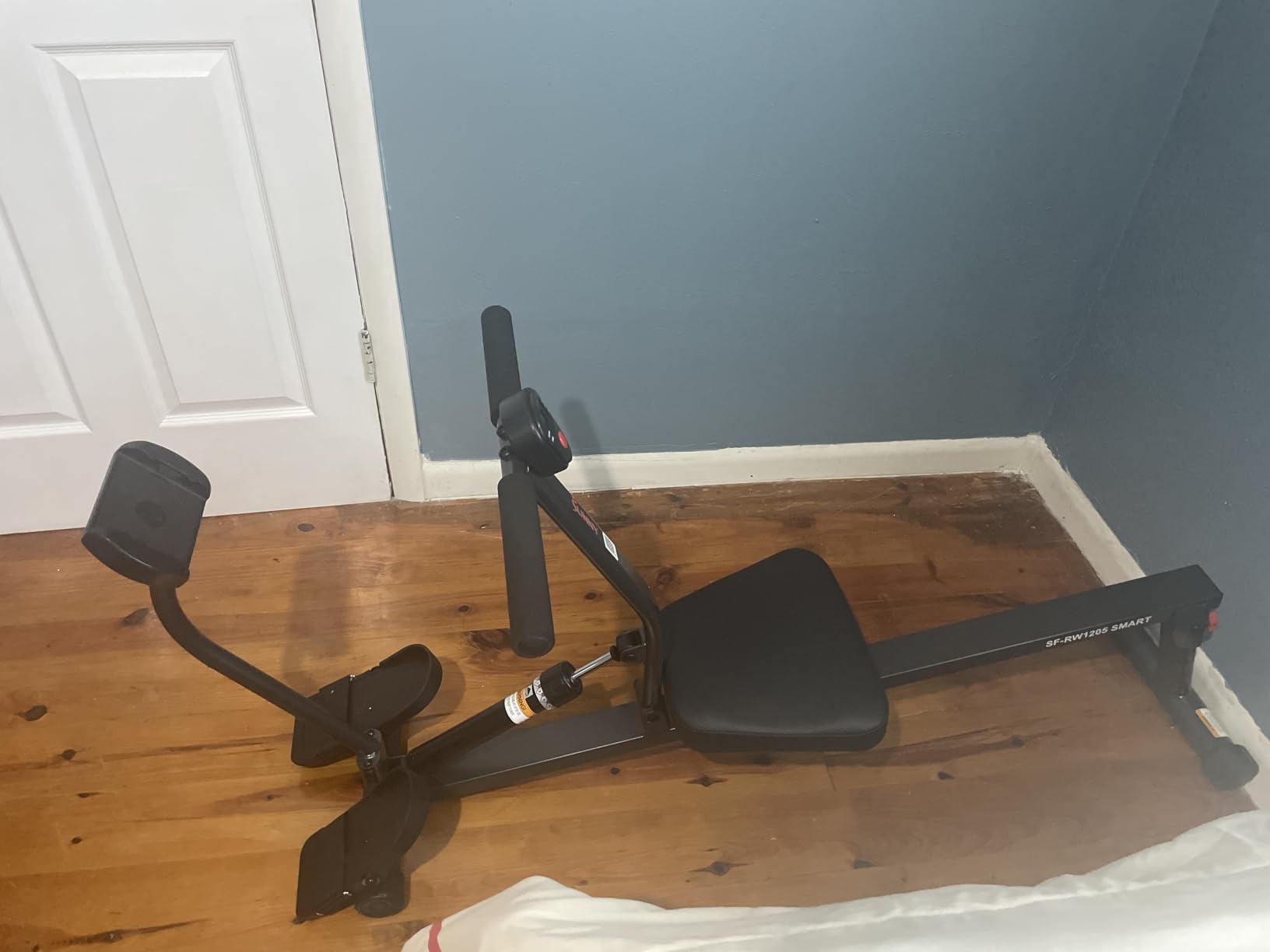Sunny Health & Fitness Compact Hydraulic Rower with 12-Level Resistance | Full-Body Cardio, Joint-Friendly, Lightweight & Portable, Quiet & Smooth Ride, Easy-Assembly, Free SunnyFit App customer photo 1