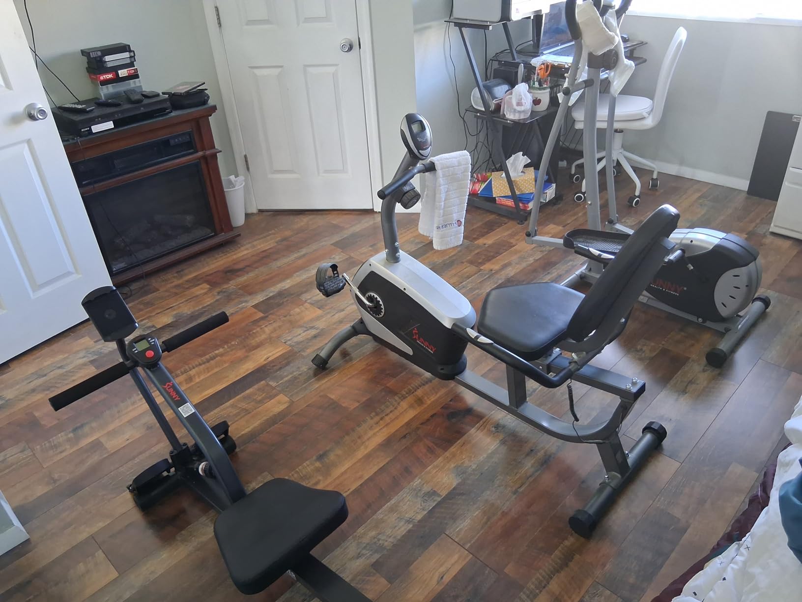 Sunny Health & Fitness Compact Hydraulic Rower with 12-Level Resistance | Full-Body Cardio, Joint-Friendly, Lightweight & Portable, Quiet & Smooth Ride, Easy-Assembly, Free SunnyFit App customer photo 2