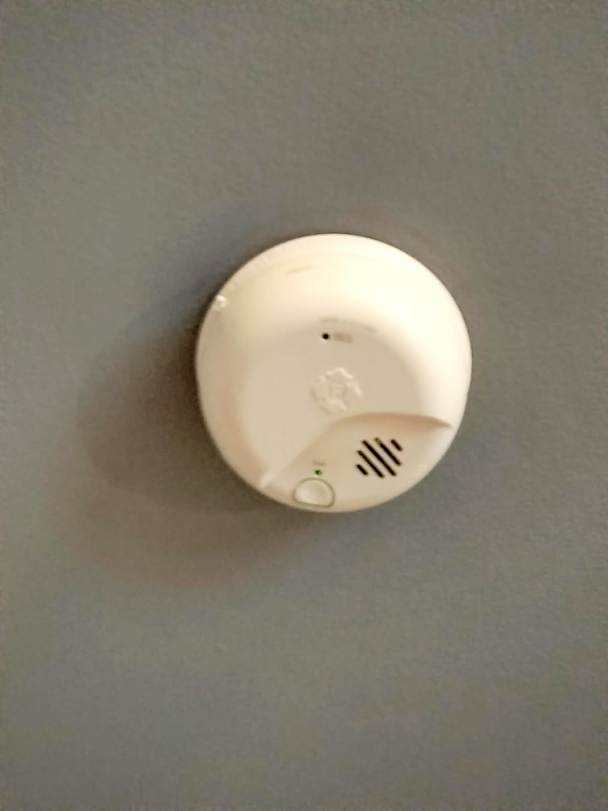 First Alert Combination Smoke & Carbon Monoxide Alarm, Interconnect Hardwire Detector with Battery Backup, SMICO100-AC, 1-Pack customer photo 1