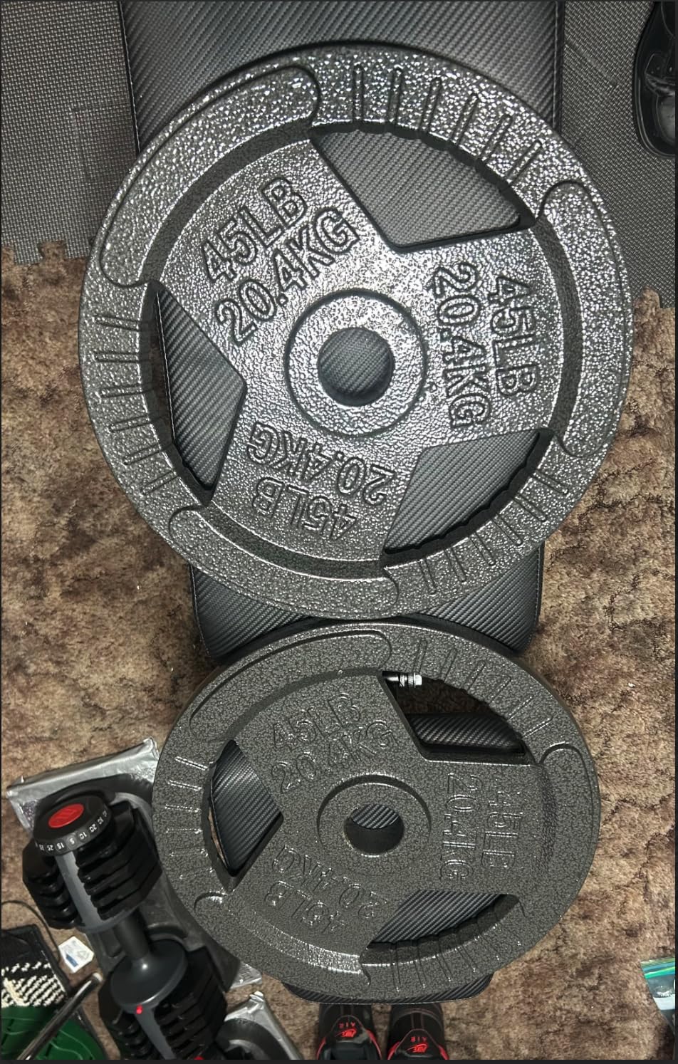 Yes4All Tri-Grip Handles Cast Iron Olympic Weight Plates, 2-Inch Weight Plates for Weight Lifting with Smooth and Durable Finish, Suitable for Strength Training Exercises customer photo 1