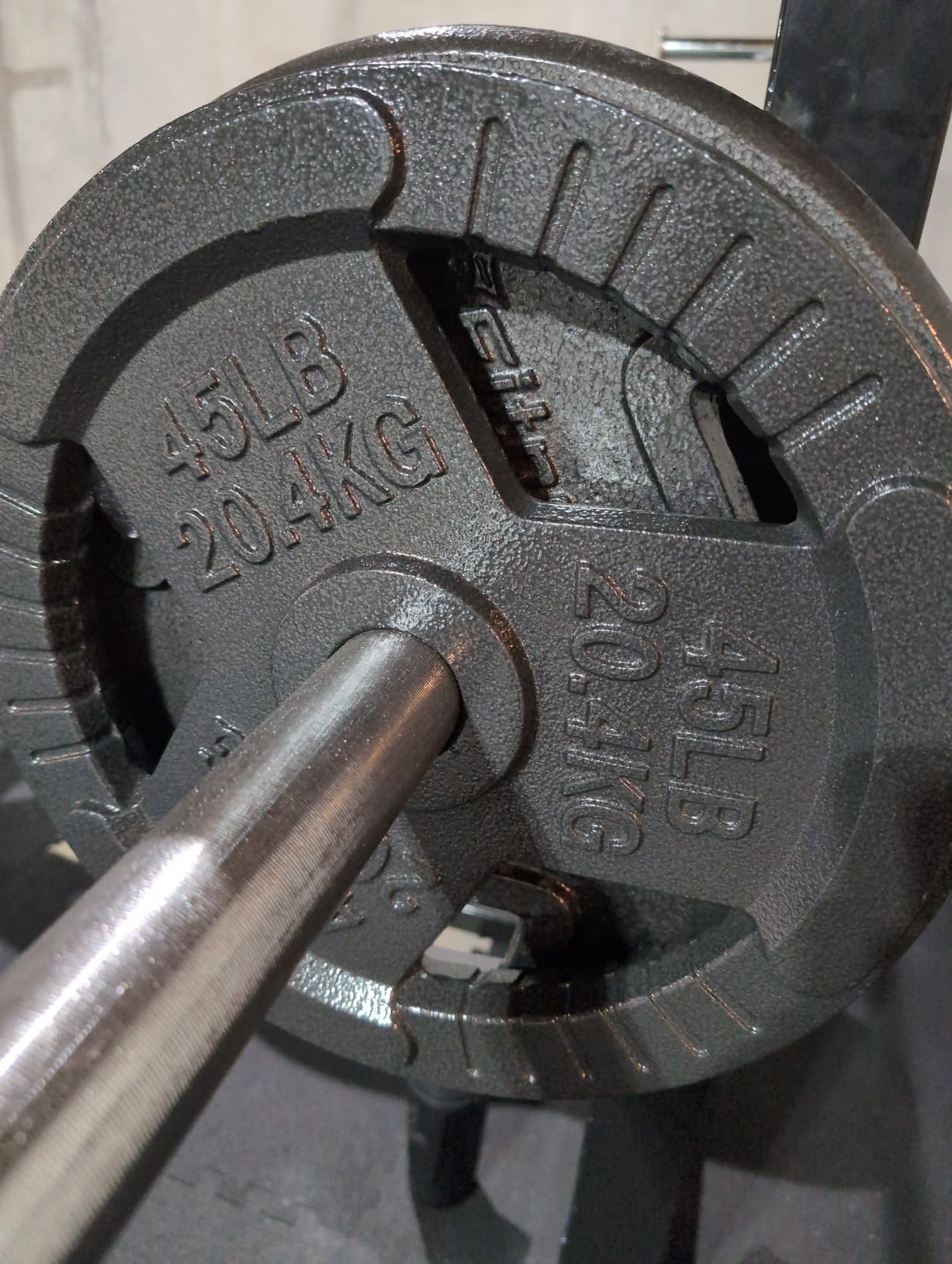 Yes4All Tri-Grip Handles Cast Iron Olympic Weight Plates, 2-Inch Weight Plates for Weight Lifting with Smooth and Durable Finish, Suitable for Strength Training Exercises customer photo 2