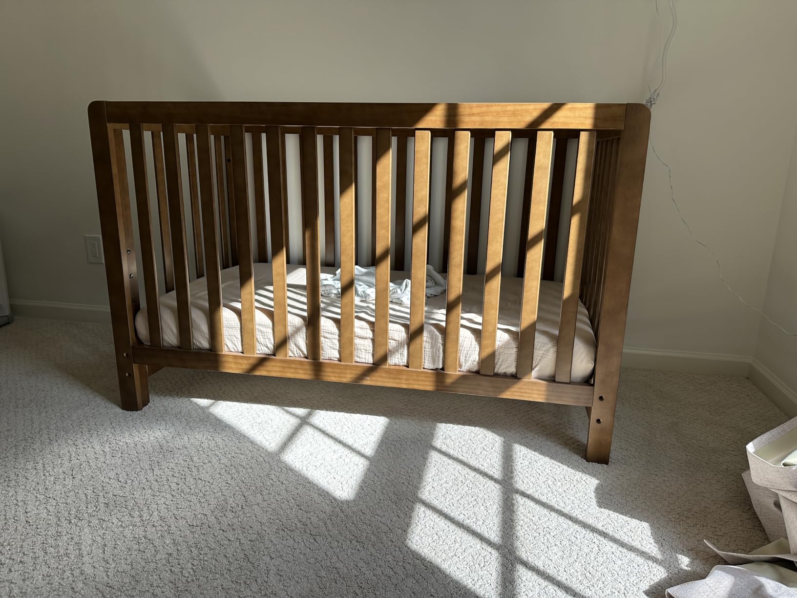 Davinci Colby Low-Profile 4-in-1 Convertible Baby Crib, Walnut | GREENGUARD Gold Certified, Converts to Toddler Bed, Daybed & Full-Size Bed, 4 Adjustable Mattress Heights - Easy to Assemble customer photo 1