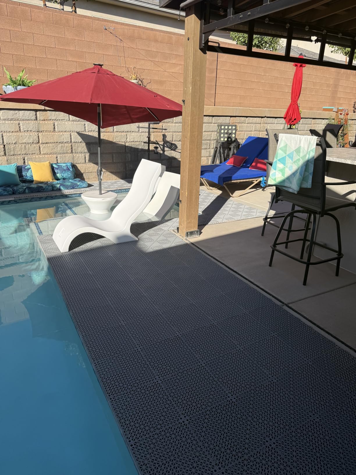 VEVOR Interlocking Tile 50PCS Black, Drainage Tiles 12 x 12 Splicing, Soft PVC Interlocking Drainage Floor Tiles, Non-Slip Drainage Holes for Restroom, Bathroom, Kitchen, Pool, Wet Areas customer photo 2