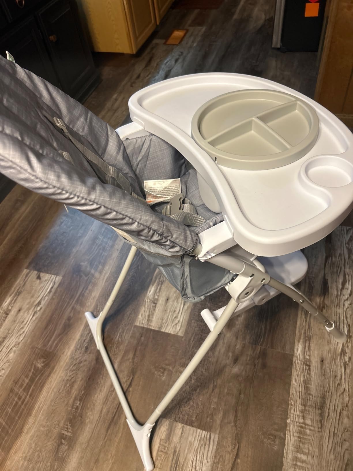 Ingenuity Sun Valley Compact Folding High Chair, Food-Grade Safe Plate, Safety Harness, for Ages 6 Months and Up, Unisex - Grey customer photo 2