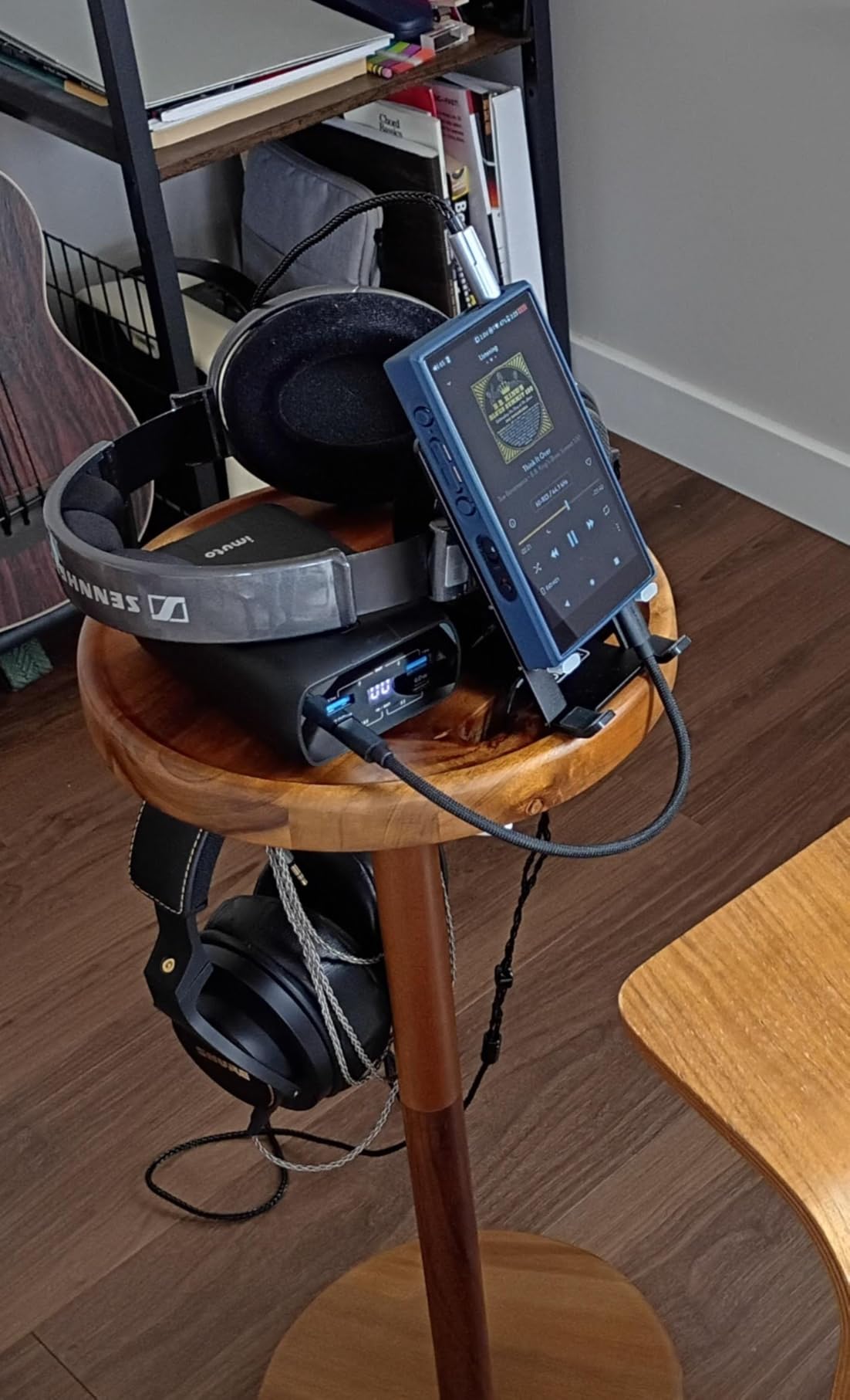 BLUEWEST Drink Table, 22