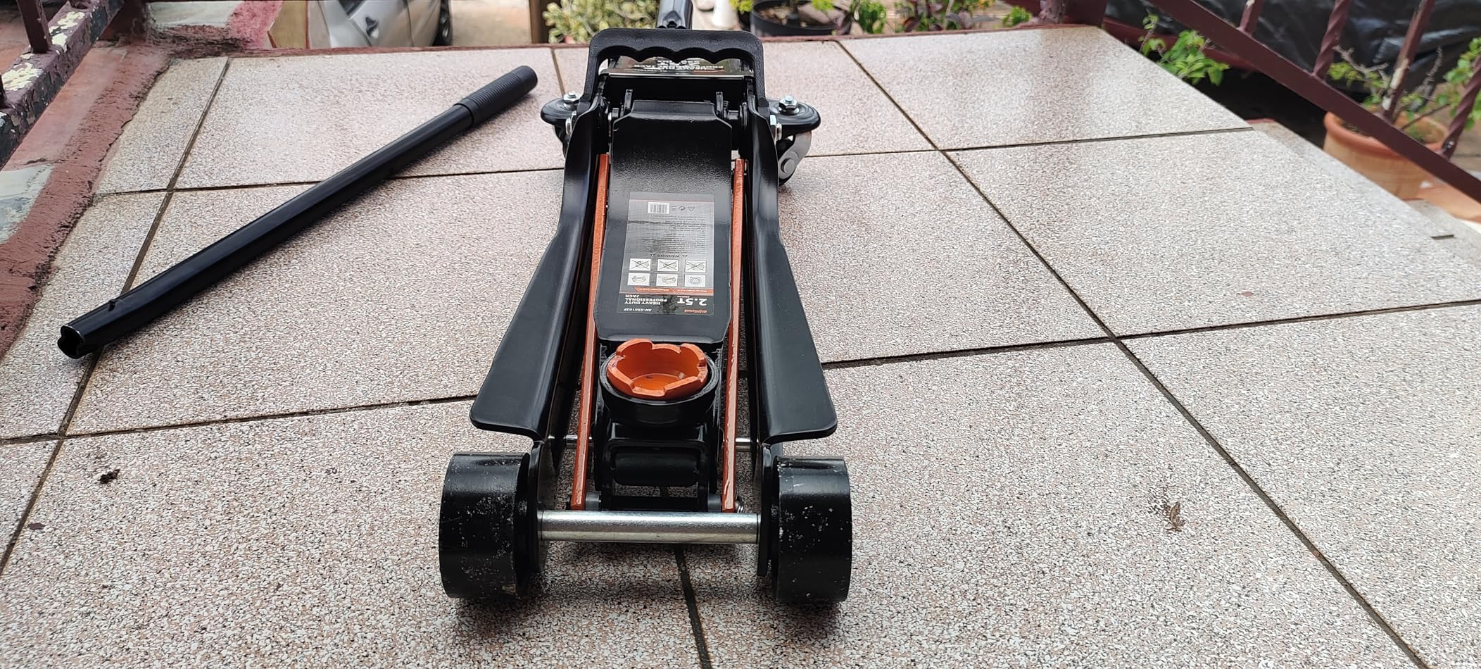AV Steel Low Profile Floor Jack 2.5 Ton (5000 lbs), Lift Range 3.4