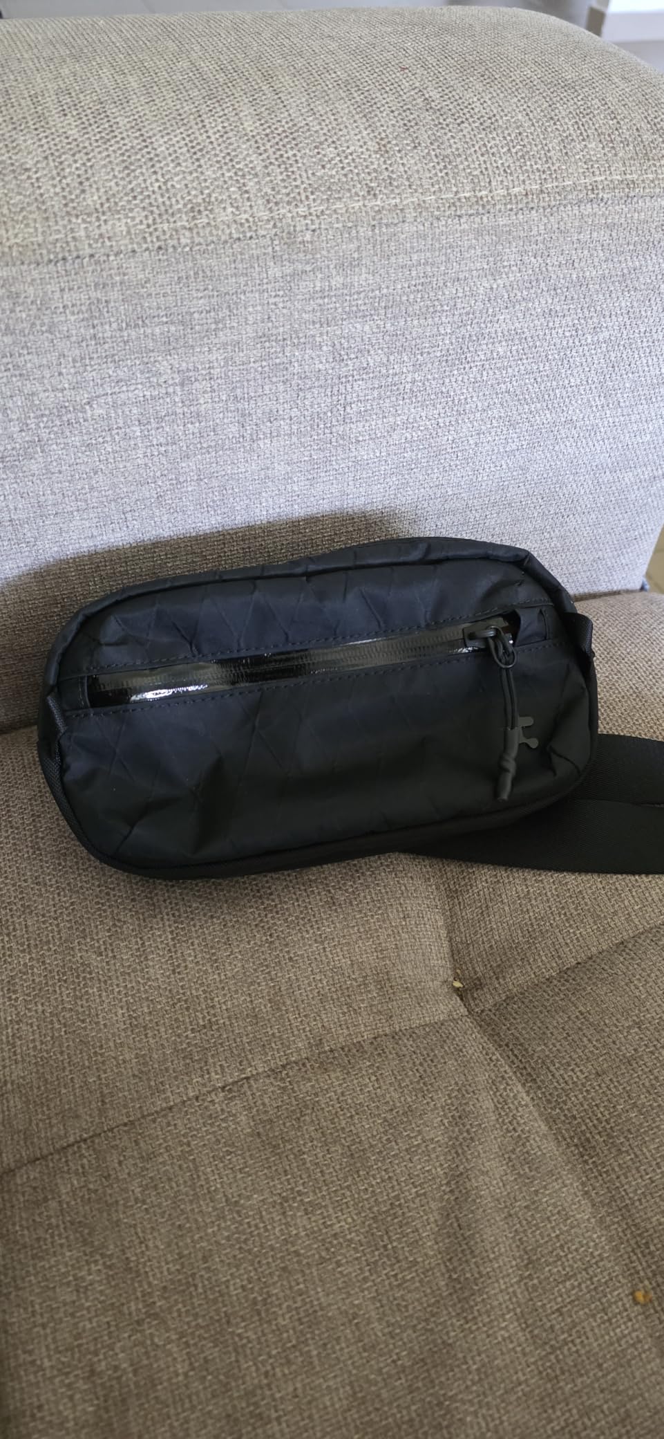 tomtoc 1.5L Sling Bag with RFID Blocking, Crossbody Bag Minimalist Chest Shoulder Pack for Men and Women, Water-resistant Lightweight Casual Waist Fanny Pack for Travel, Daily Use customer photo 2