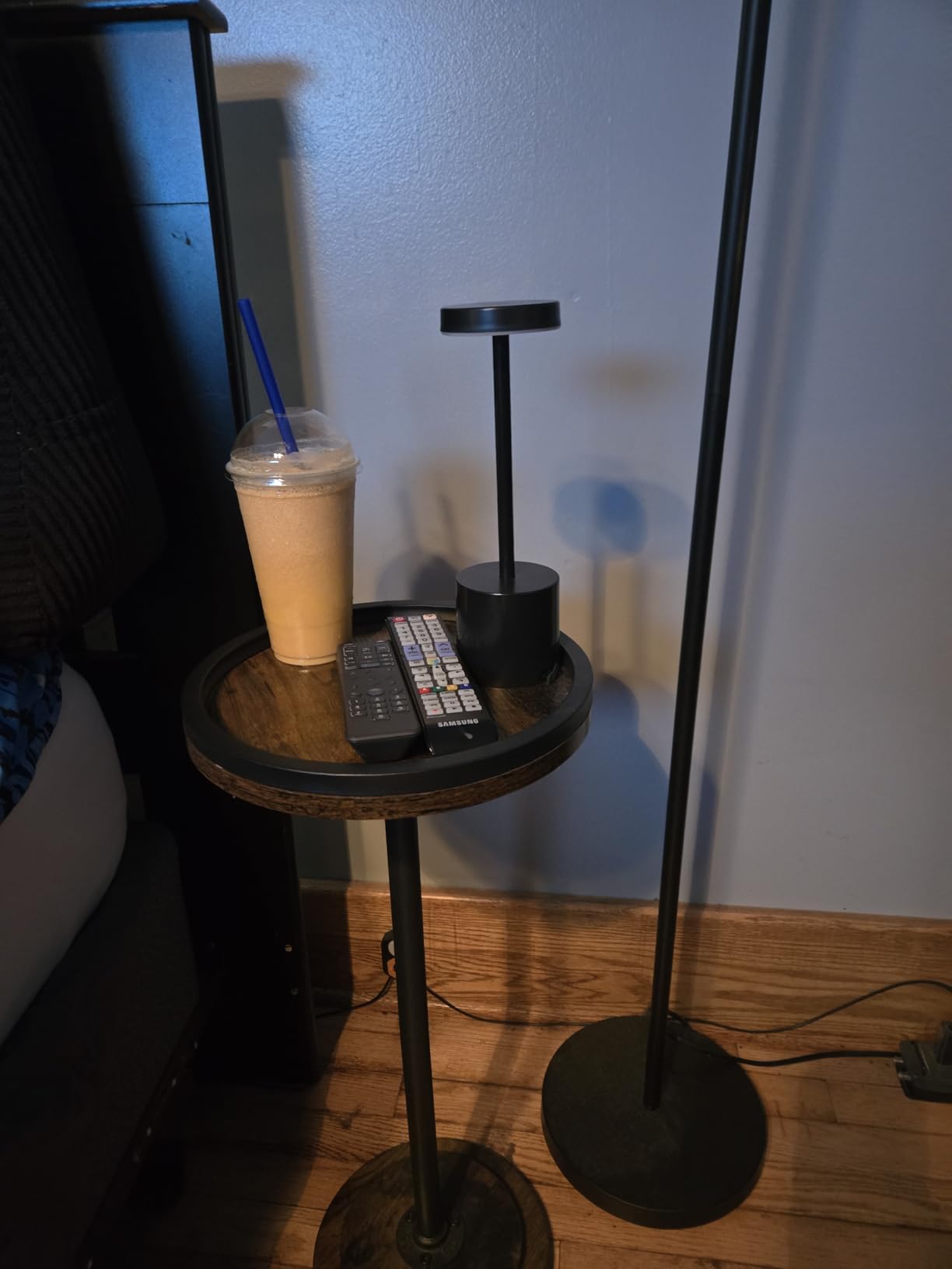 HOOBRO Small Round Side Table, Drink Table, Coffee Martini Table with Pedestal Accent for Small Spaces in Living Room, Bedroom, Sofa Couch, Rustic Brown BF168BZ01 customer photo 2