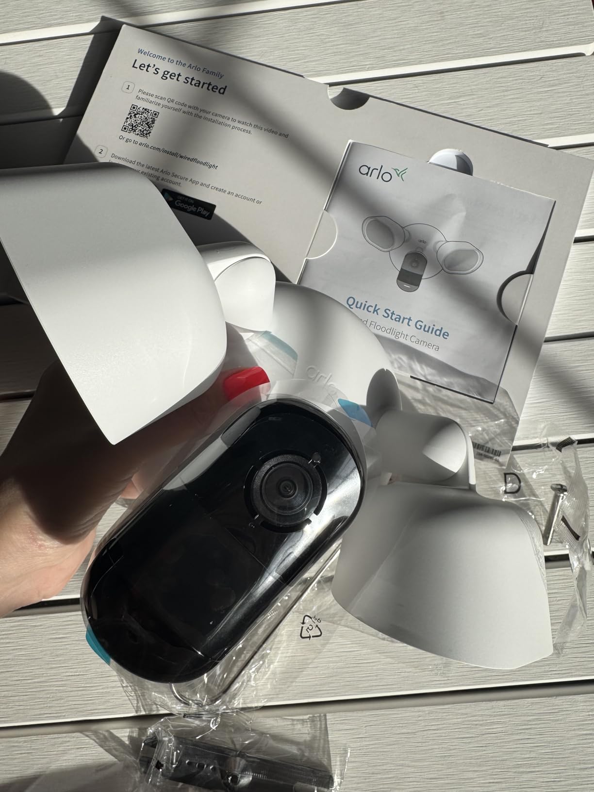 Arlo Wired Floodlight Camera | Home Security Camera with 2K Video and HDR | 2000 Lumens | Integrated Siren, Weather-Resistant, Color Night Vision, 160º Field of View, 2-Way Audio, White (2025) customer photo 1