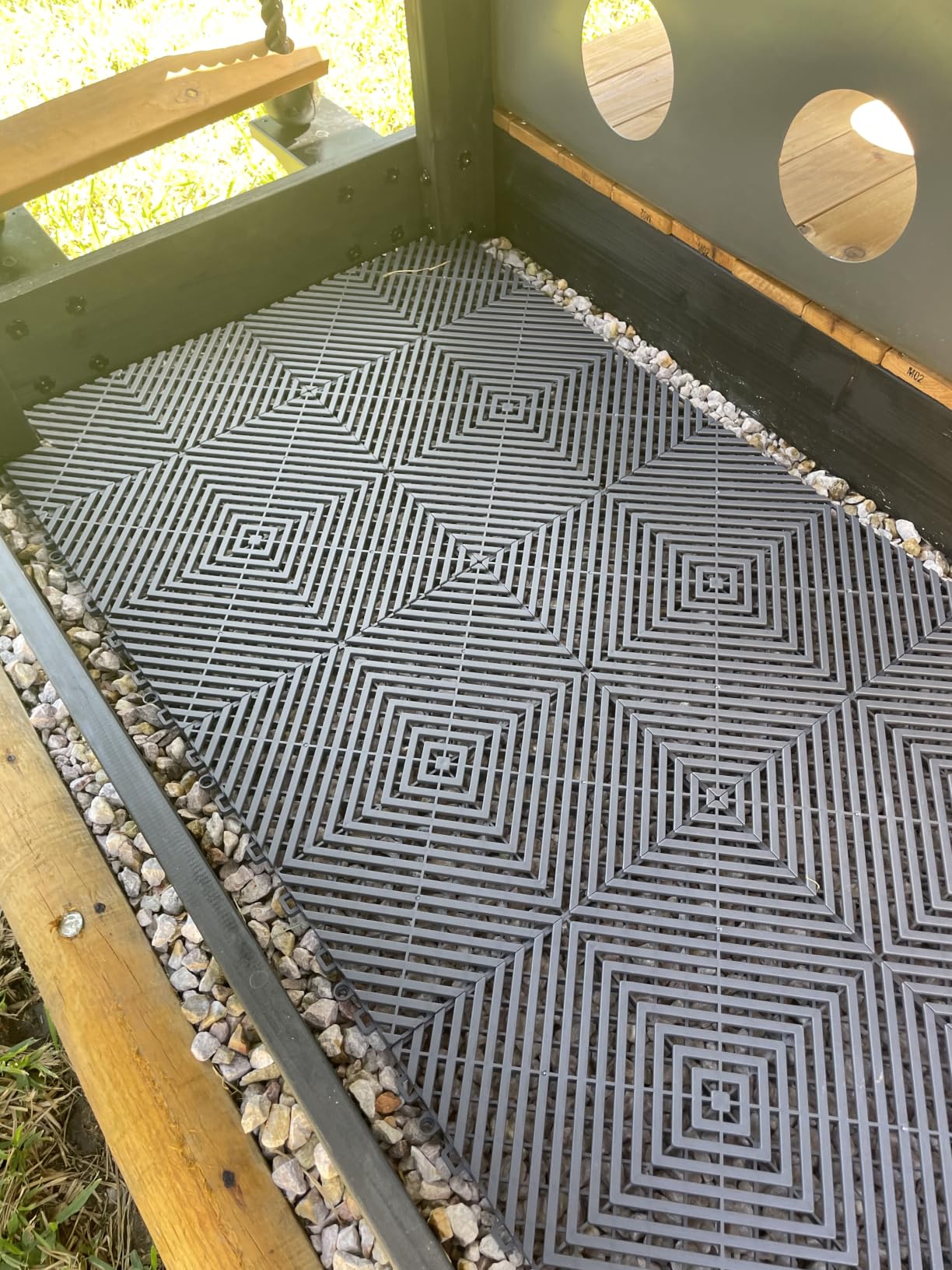 VEVOR Interlocking Drainage Mat, 12 x 12 Modular Interlocking Cushion, 55 Pcs Splicing Drainage Mats, Non-Slip PP Drainage Floor Tile and Shower Mat, for Garage, Garden, Kitchen & Outdoor, Gray customer photo 1