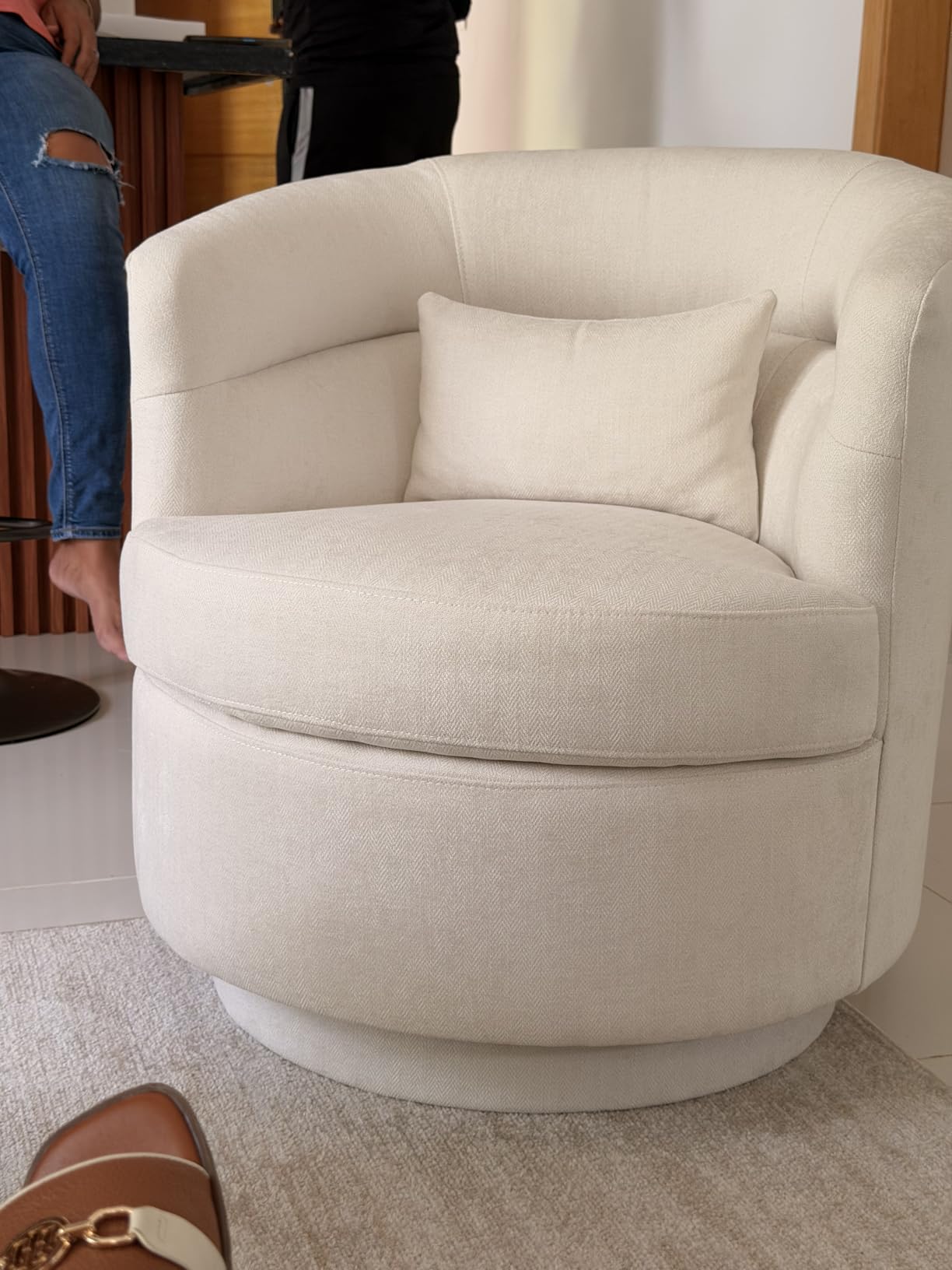 CANMOV Swivel Accent Chair, 360 Degree Round Swivel Barrel Chair with Pillow, Upholstered Comfy Barrel Armchair Single Club Sofa Chair for Living Room,Bedroom, Reading Room, Dark Grey customer photo 1