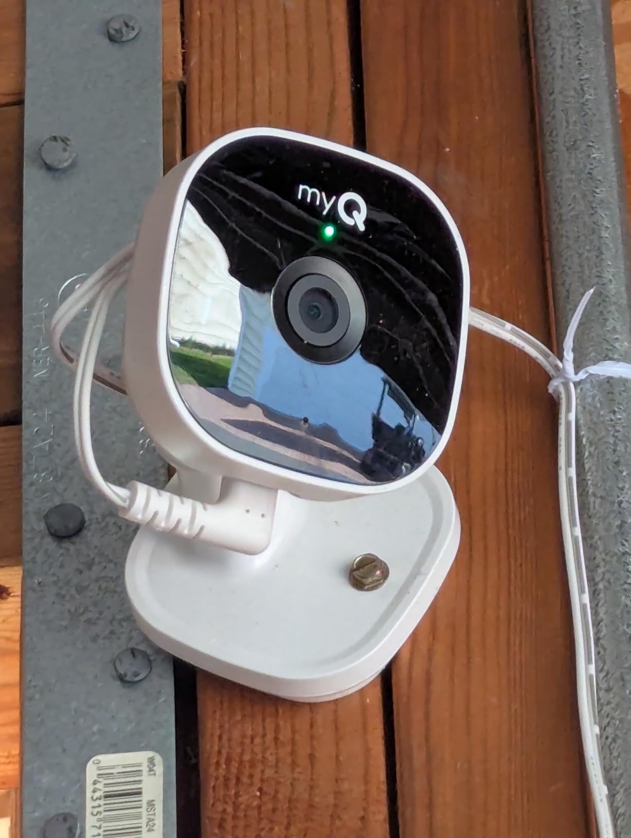 Chamberlain myQ Smart Indoor Home Security Camera MYQ-C13AXXW customer photo 1