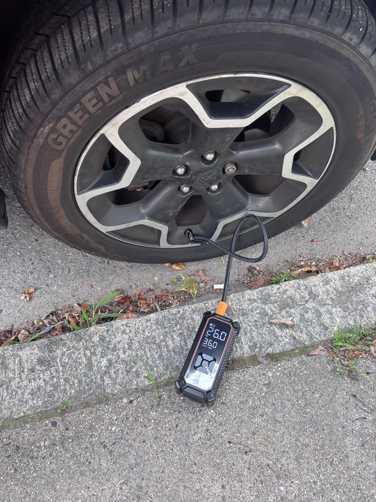 OlarHike Tire Inflator Portable Air Compressor, Dual Power - 3 * 2000mAh & 12V DC | Lightning-Fast Inflation, Auto Shut-off, Cordless Air Pump for Car Tires, Bikes, Balls with LED & Digital Pressure Gauge customer photo 2