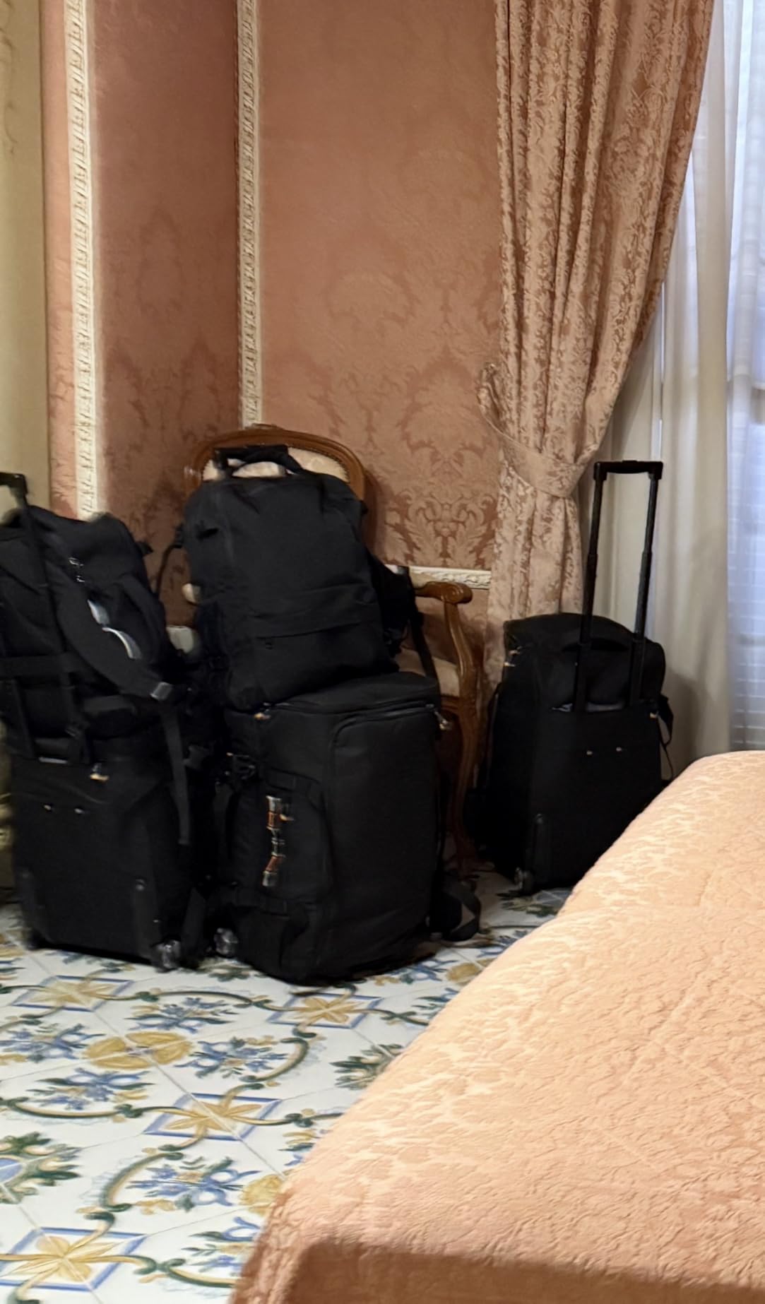 Ponhog 25 Inch Duffle Bag with Wheels and Handle for Men - Water Resistant Wheeled Duffle Bag for Weekend Travel & Overnight Trips, Black customer photo 1
