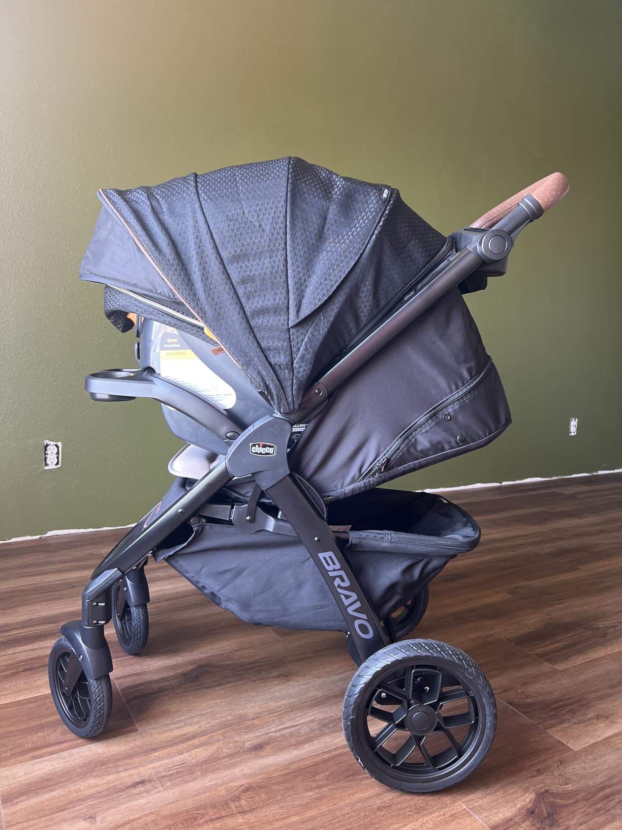 Chicco Bravo Primo Quick-Fold 3-in-1 Travel System with Car Seat | Somerset/Black, GREENGUARD Gold customer photo 1